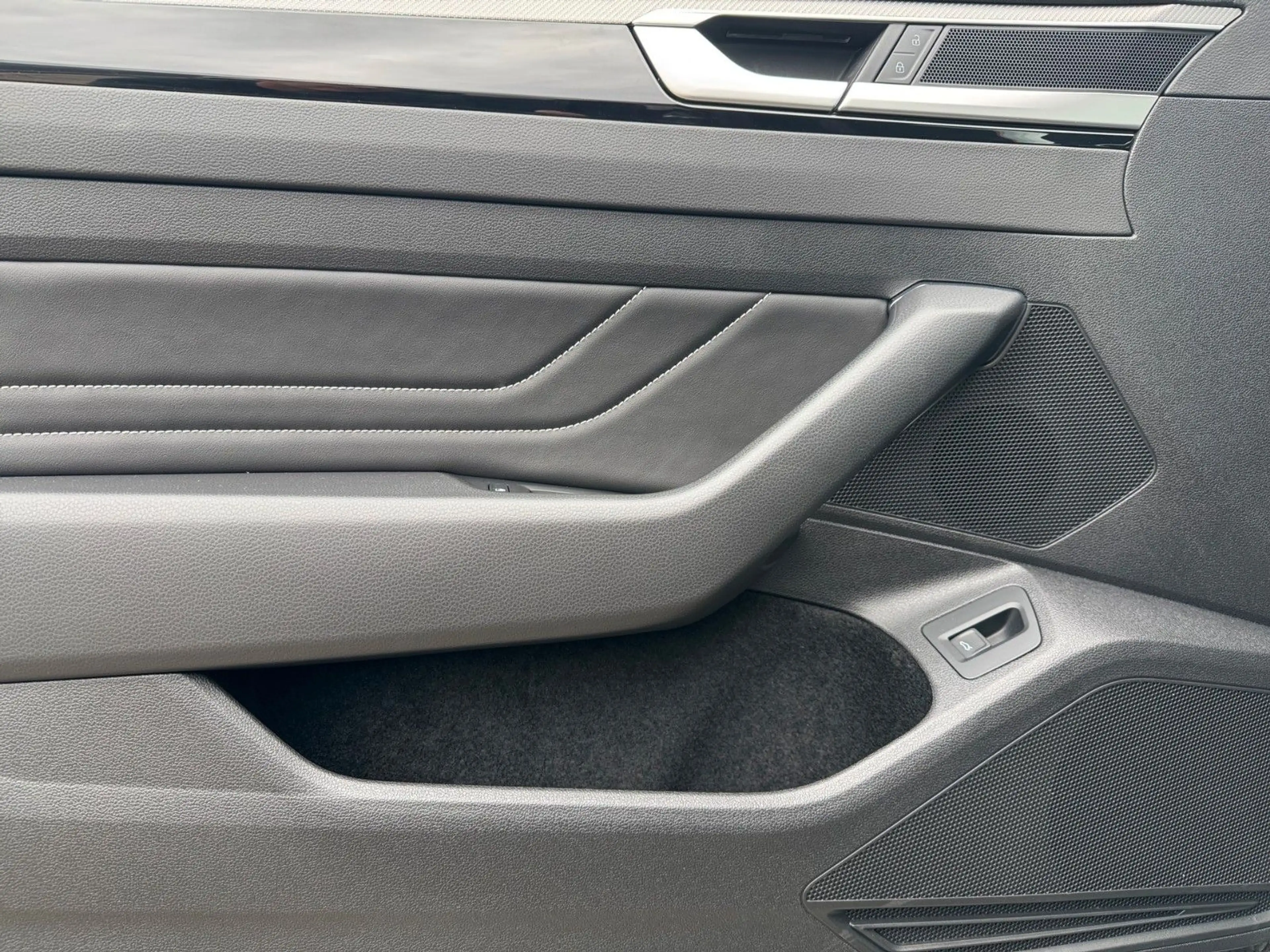 Volkswagen Arteon Shooting Brake R-Line 2.0 TSI — photo 14
