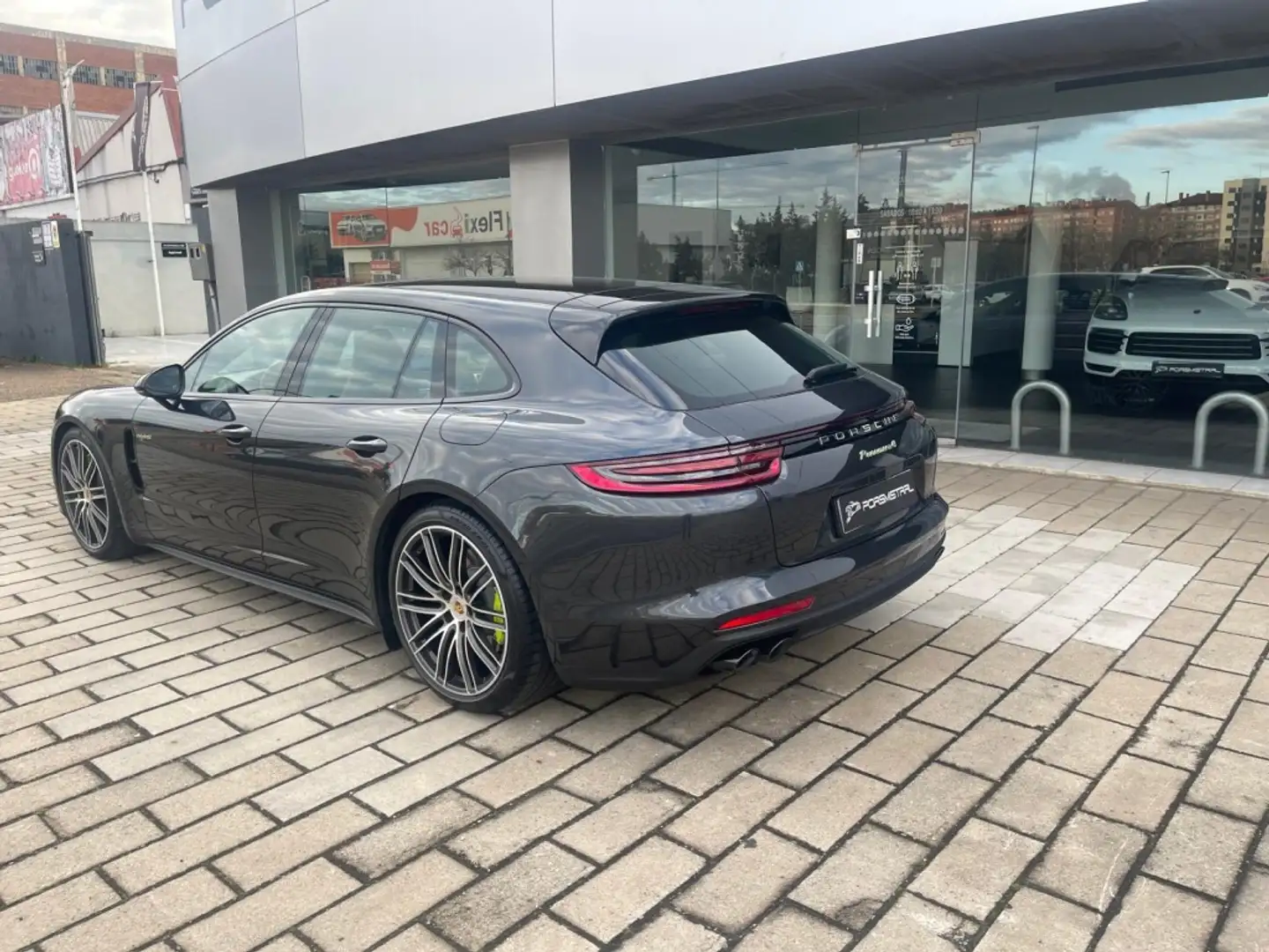 Porsche Panamera 4 e-Hybrid Sport Turismo Grijs - 2