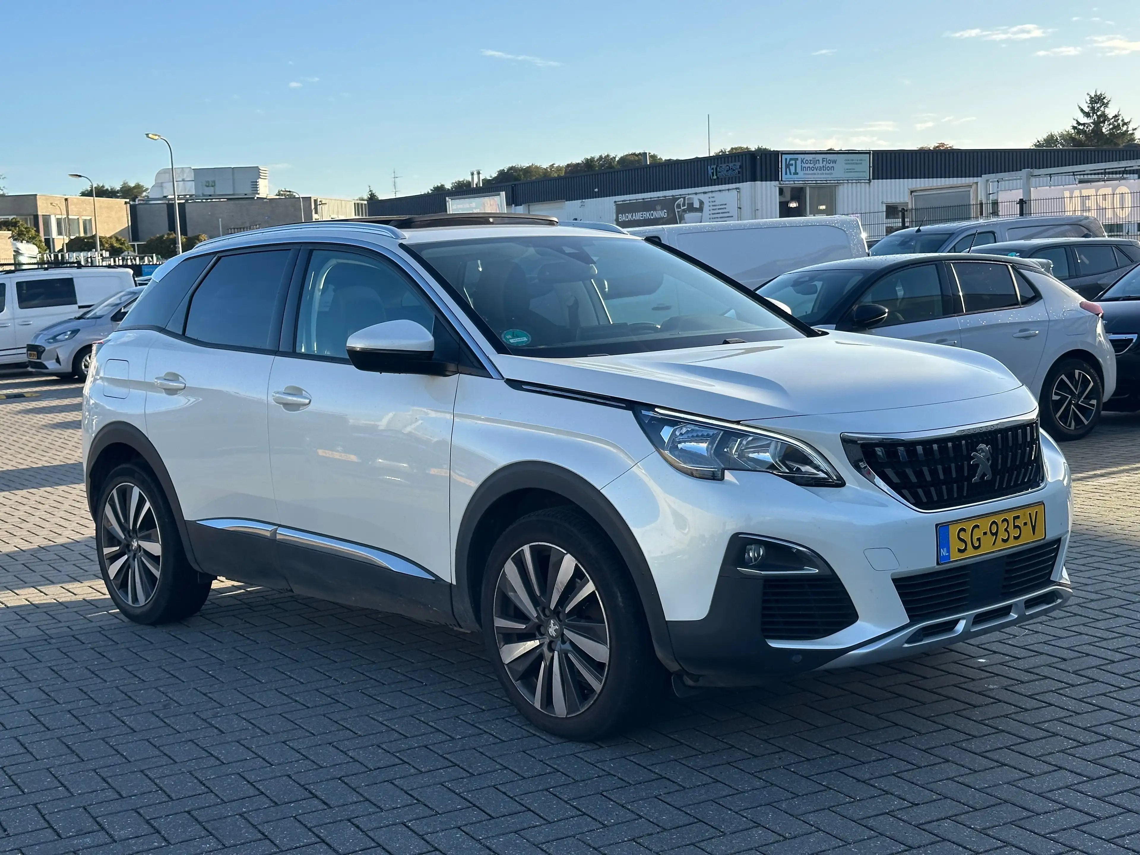 Peugeot 3008 1.2 PureTech Blue Lease Premium Panorama Dak | 19" — photo 7