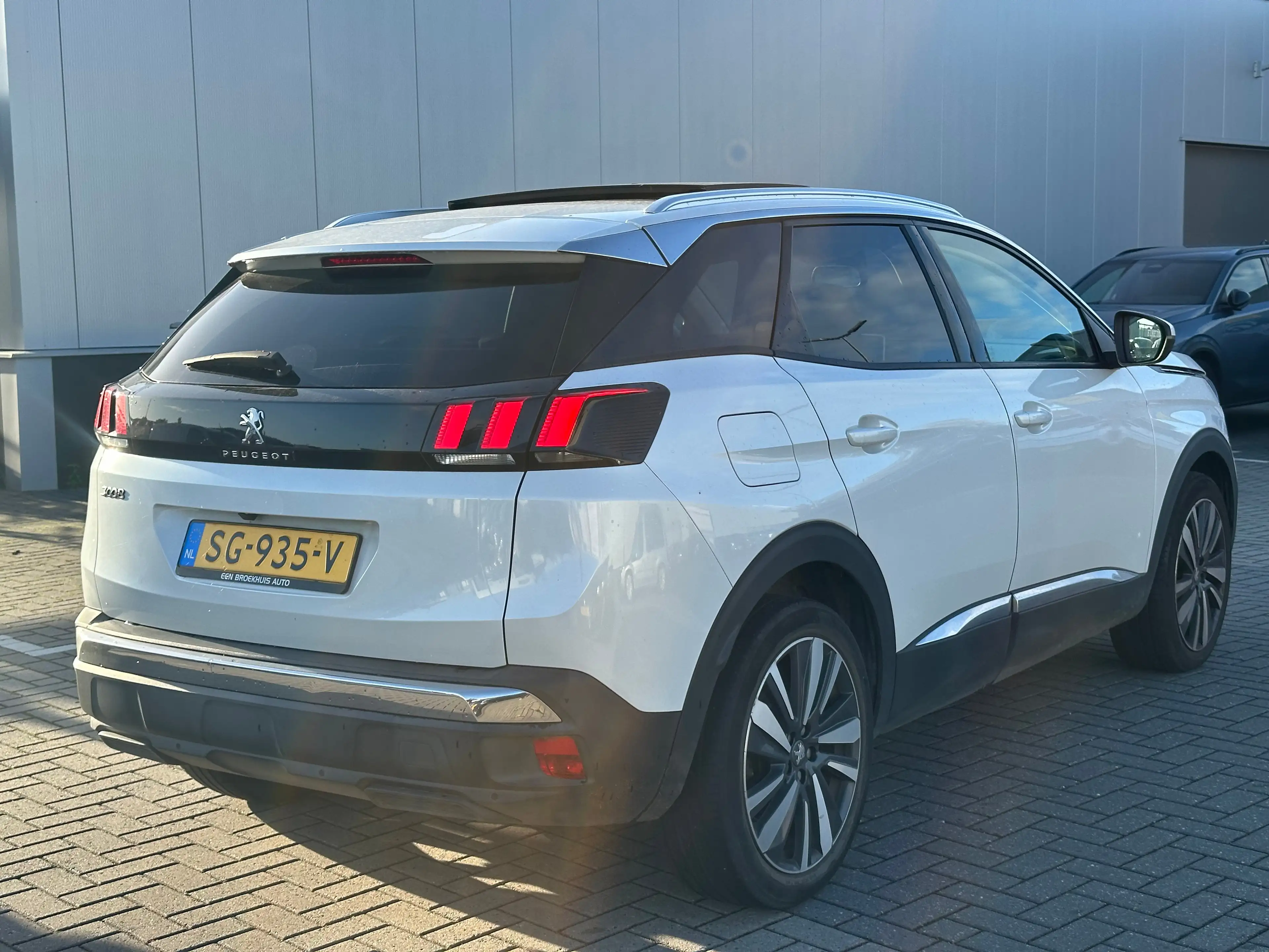 Peugeot 3008 1.2 PureTech Blue Lease Premium Panorama Dak | 19" — photo 2