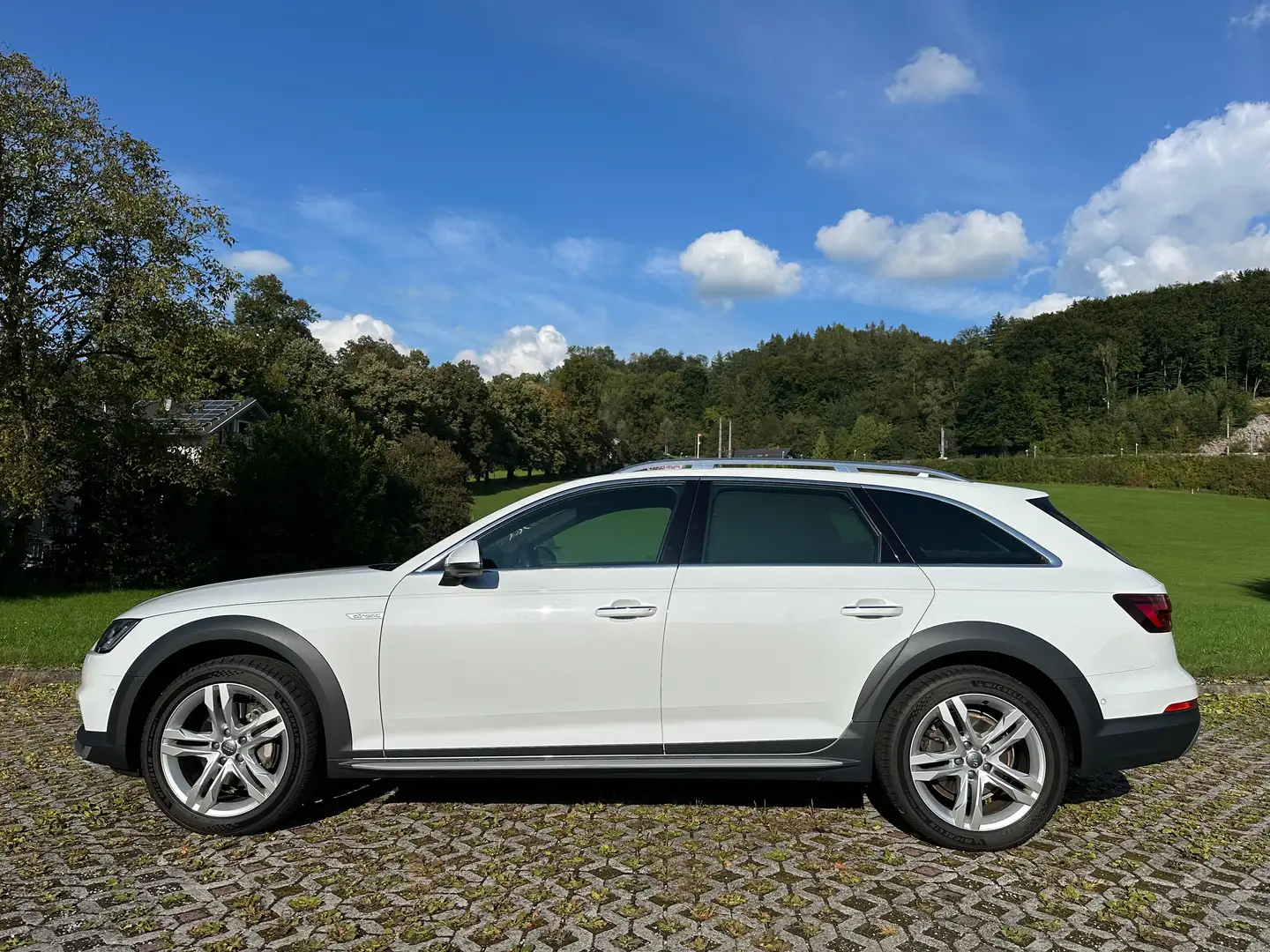 Audi A4 allroad Audi A4 allroad 2.0 TDI, quattro, 190ps Weiß - 1
