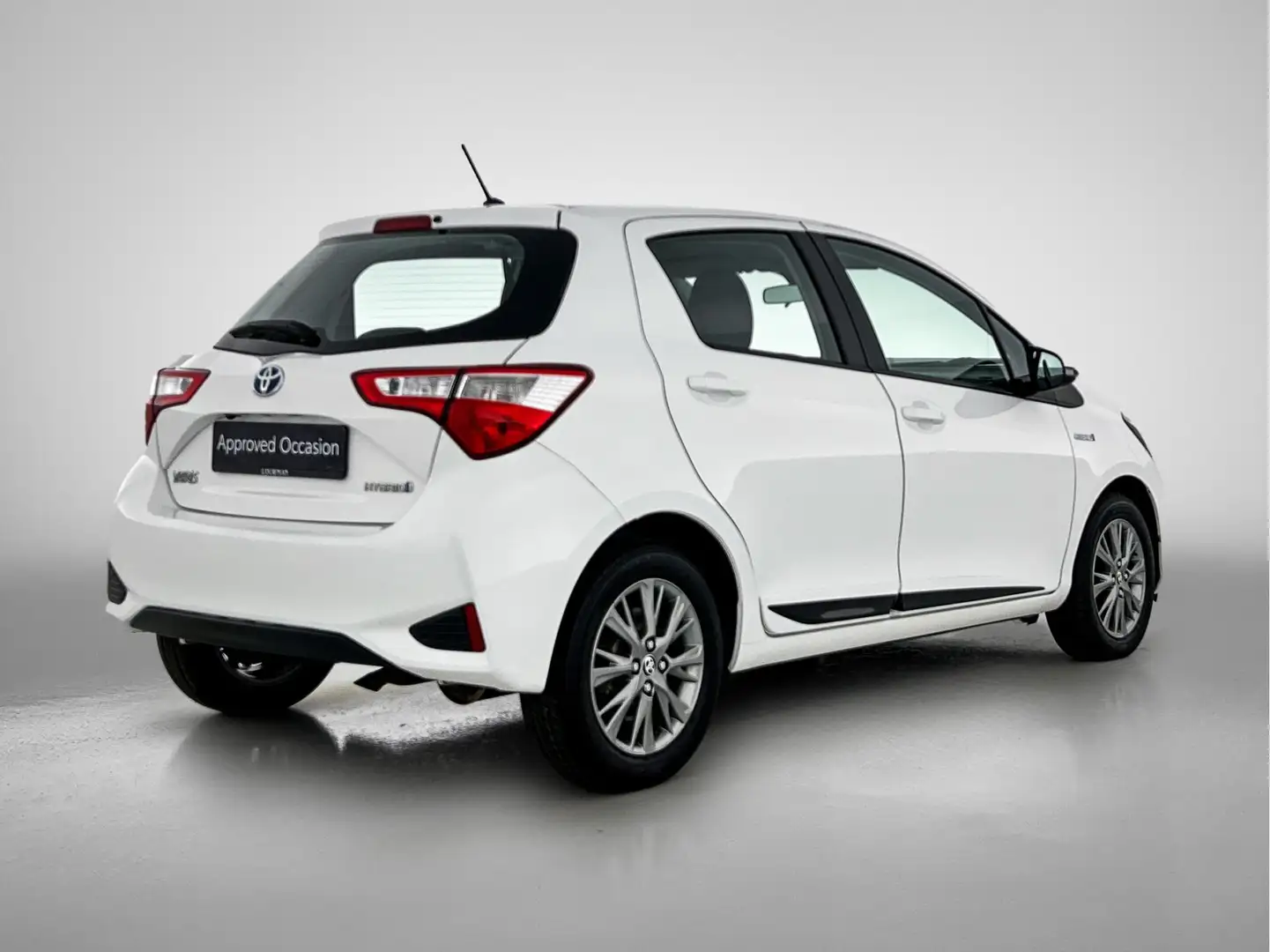 Toyota Yaris 1.5 Hybrid Design | LM velgen | Wit - 2