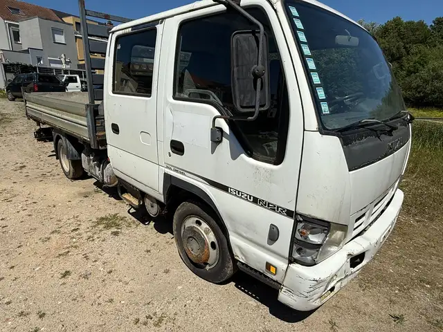 Isuzu NPR 77