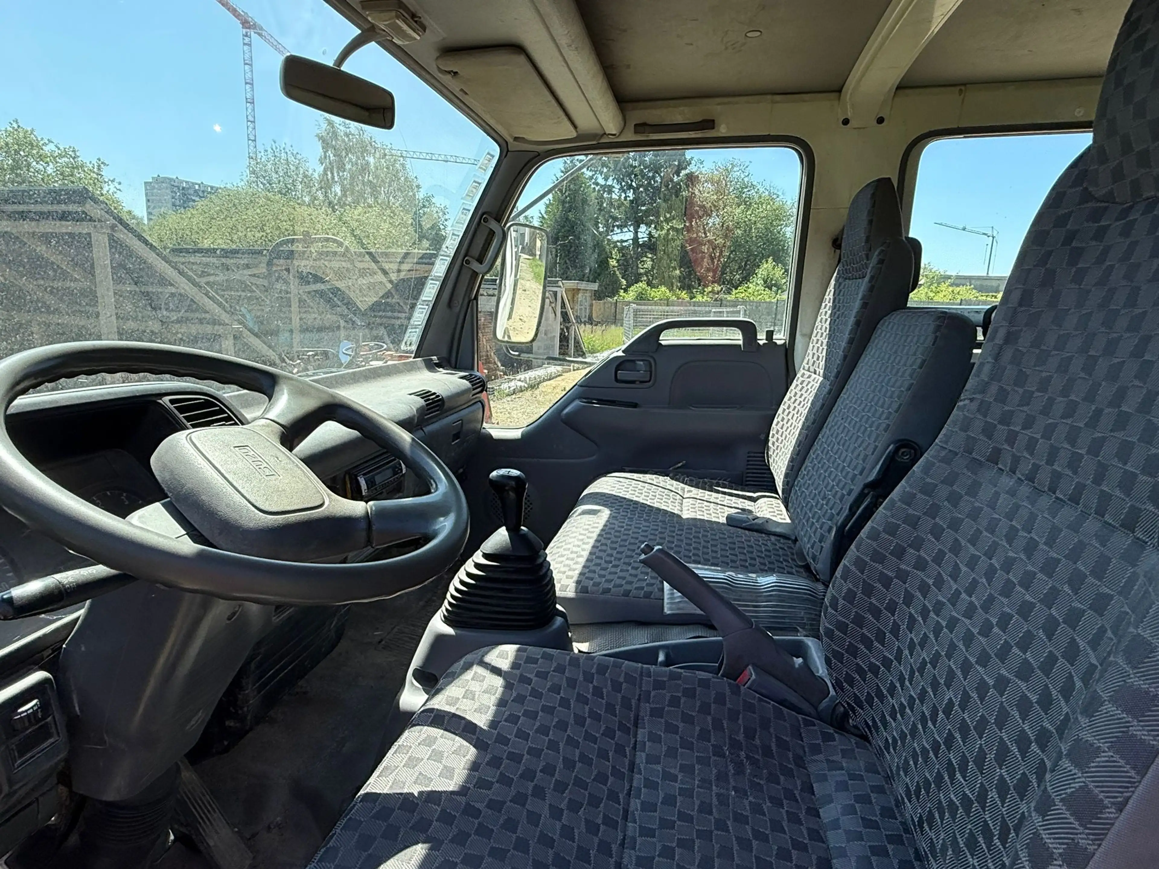 Isuzu NPR 77 — photo 7