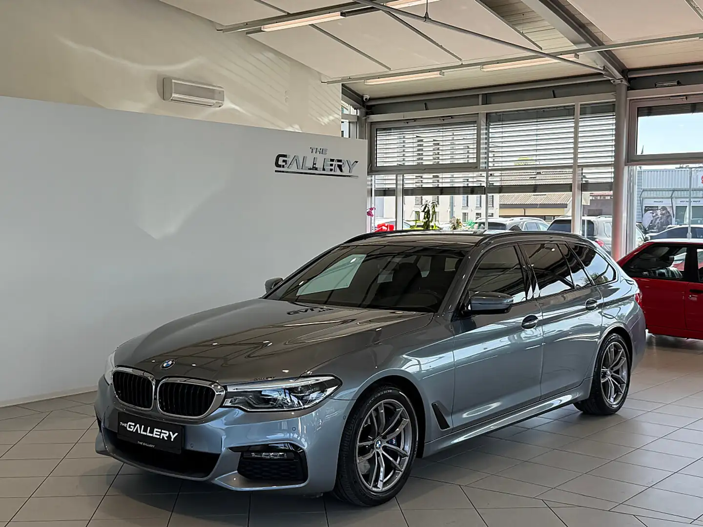 BMW 530 d Touring Aut.*M-Sport*LED*AHK*360° Grau - 2