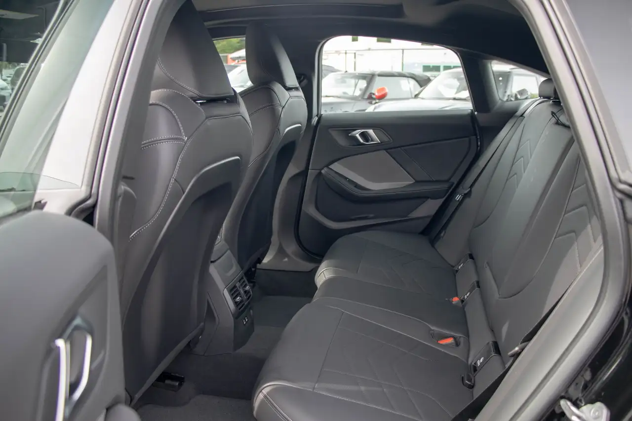 BMW 2 Series снимка BMW 2 Series