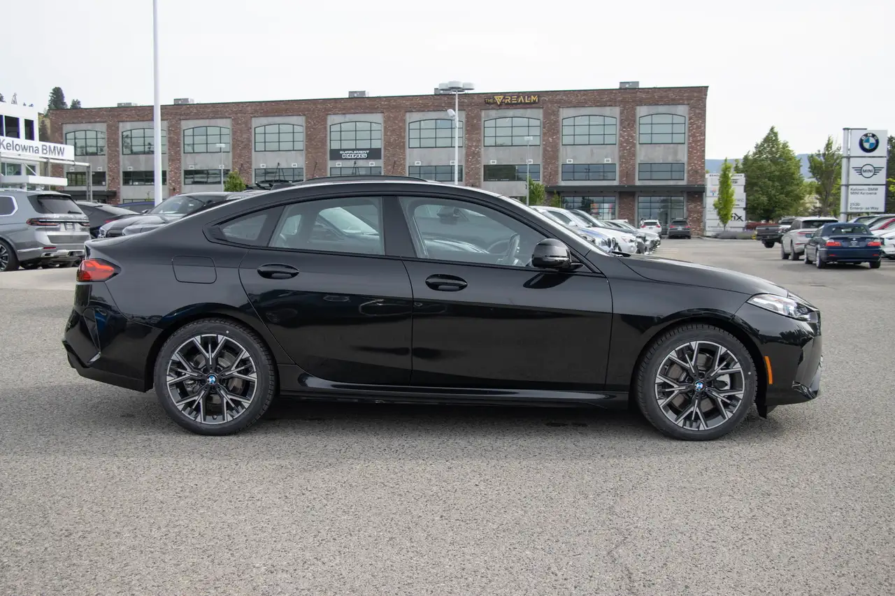 BMW 2 Series снимка BMW 2 Series