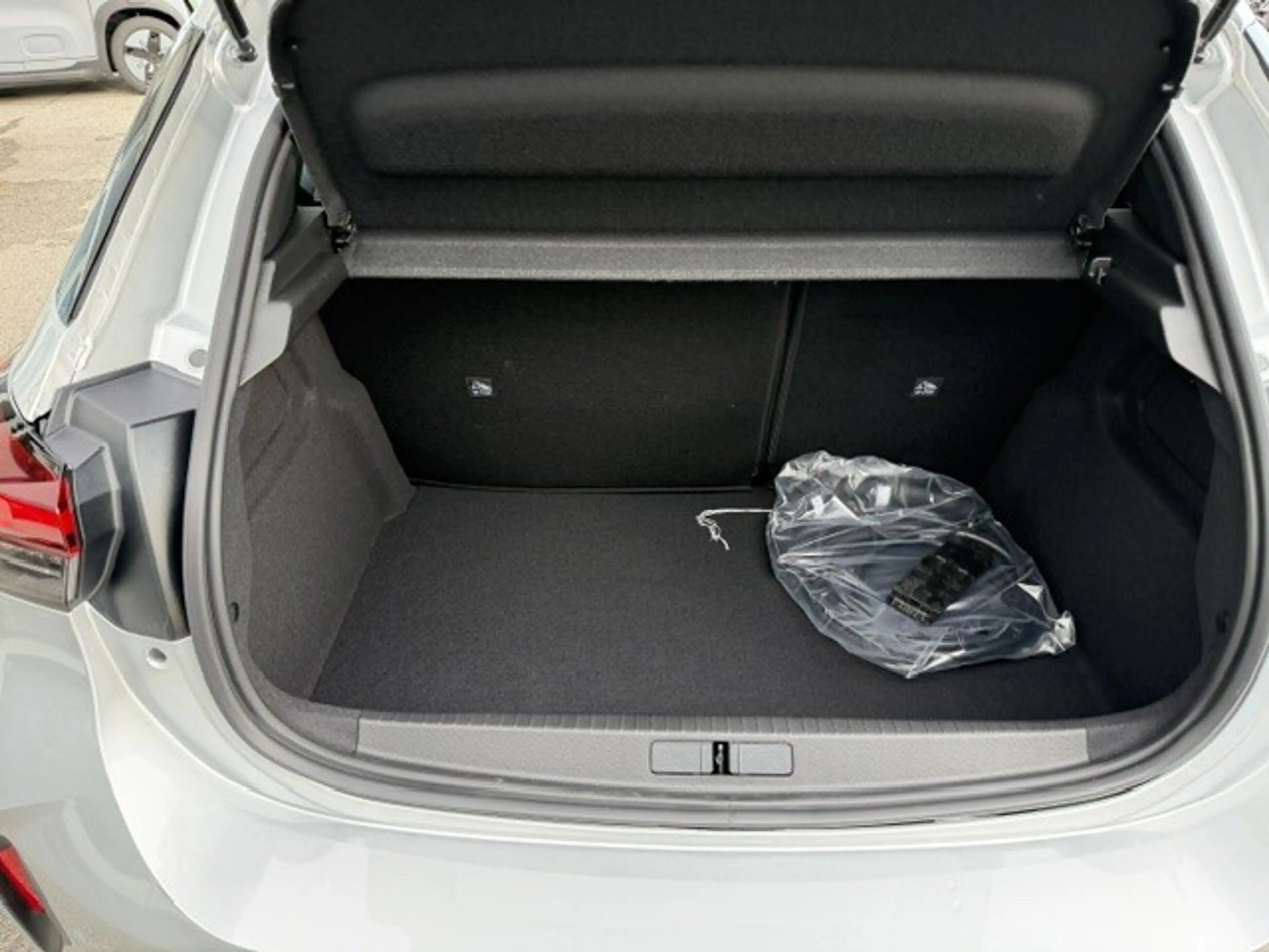 Opel Corsa-e 54kWh GS — photo 8