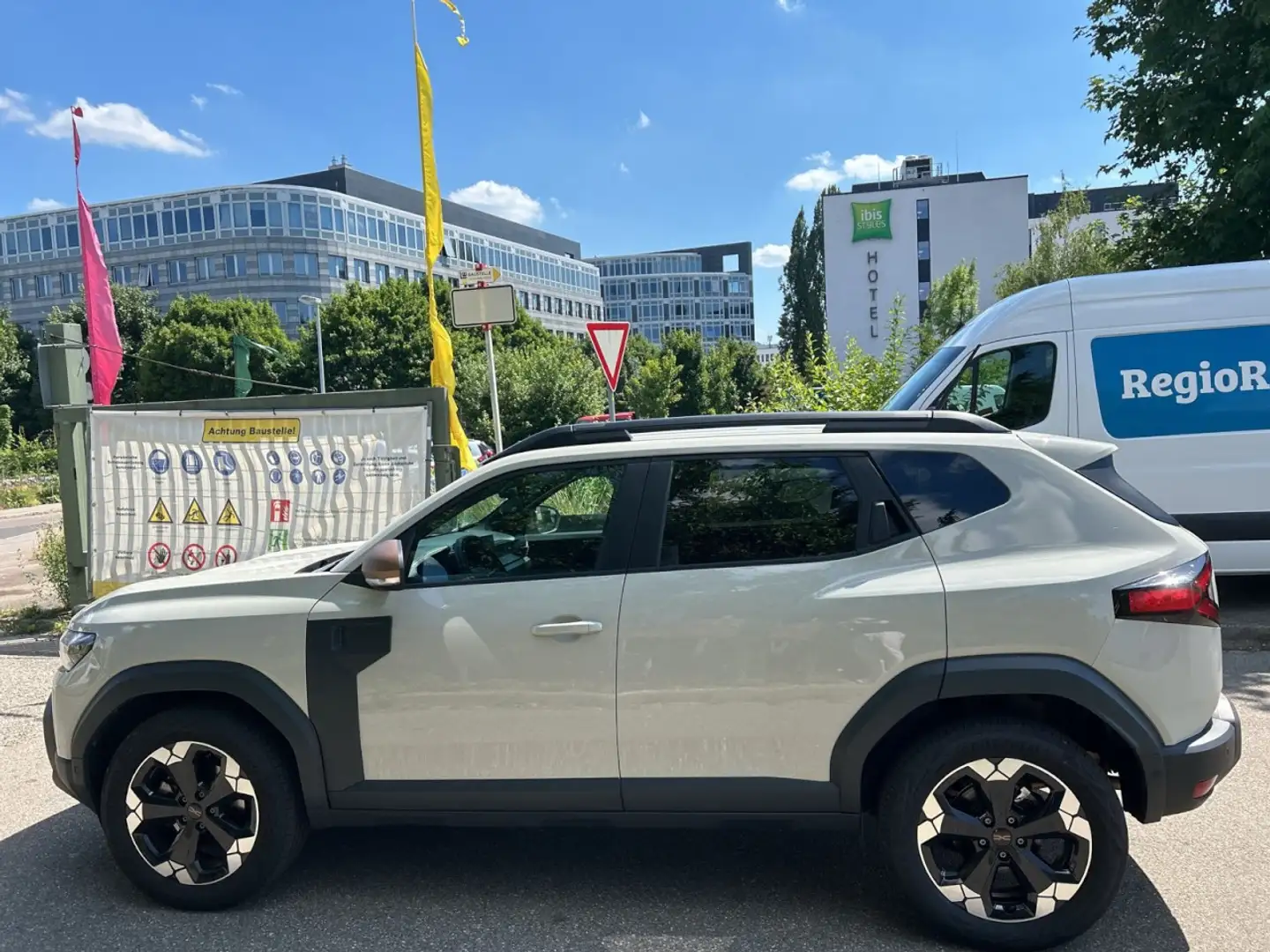 Dacia Duster III Hybrid 140 Extreme Klima Rückfahrkamera Beige - 2