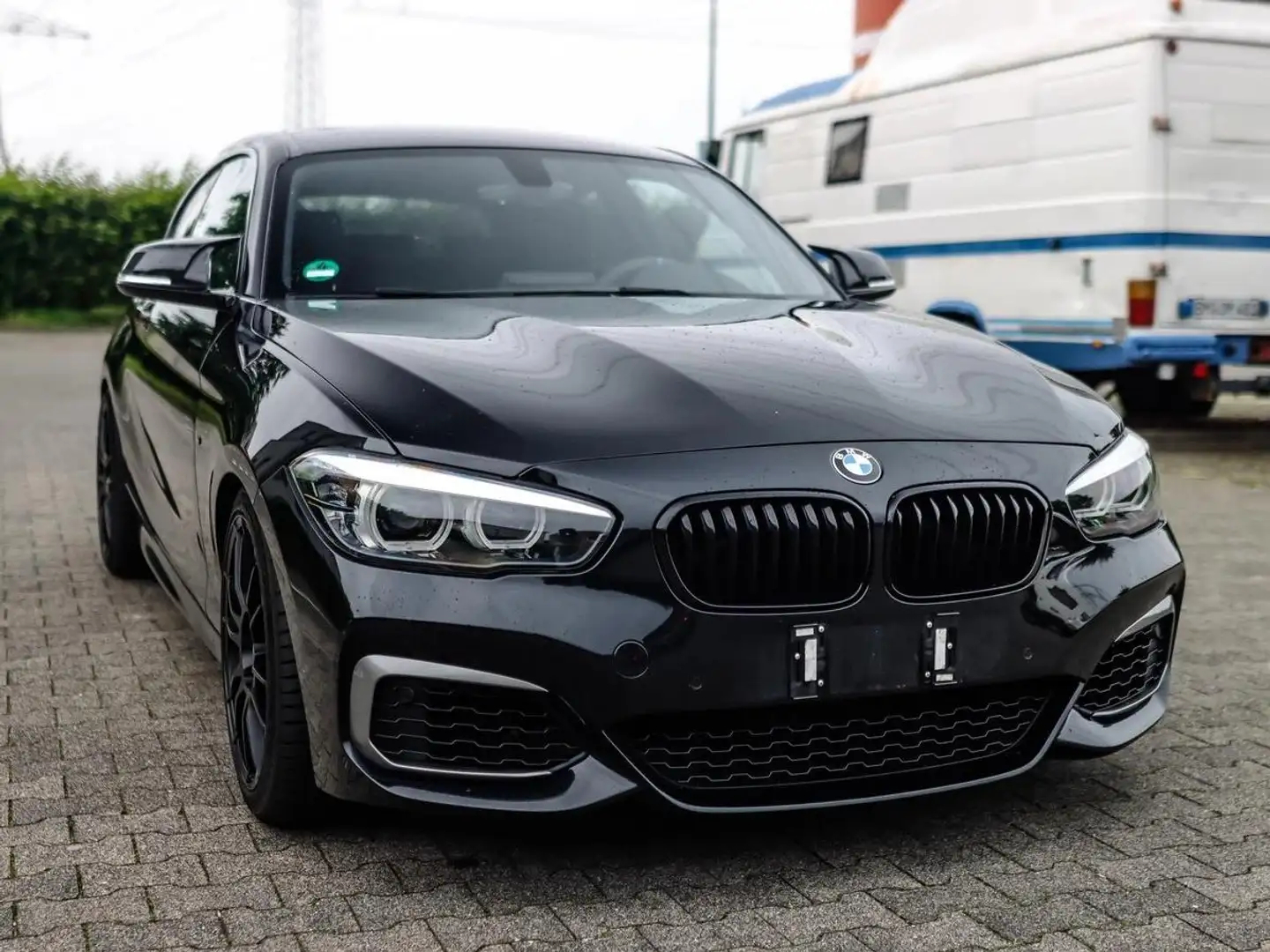 BMW 1er M Coupé M140i xDrive Sport-Aut. Special Edition Schwarz - 2