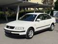 Volkswagen Passat 1.8 AUTOMATIK TÜV NEU wenig Km Weiß - thumbnail 1