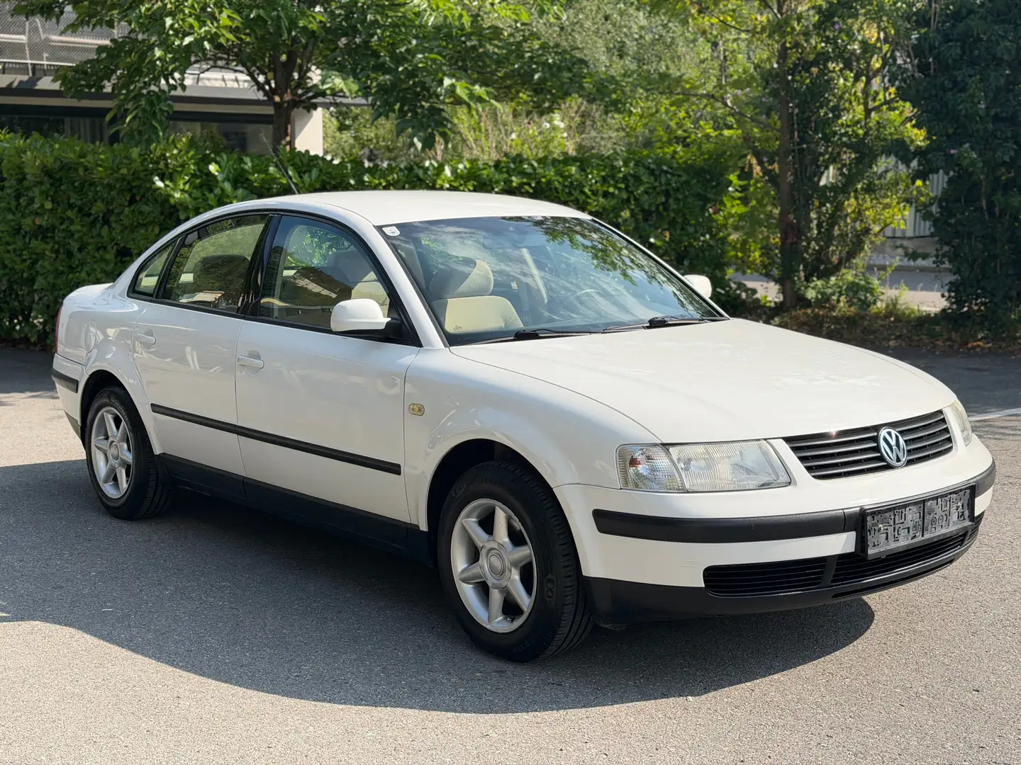 Volkswagen Passat 1.8 AUTOMATIK TÜV NEU wenig Km Weiß - 2