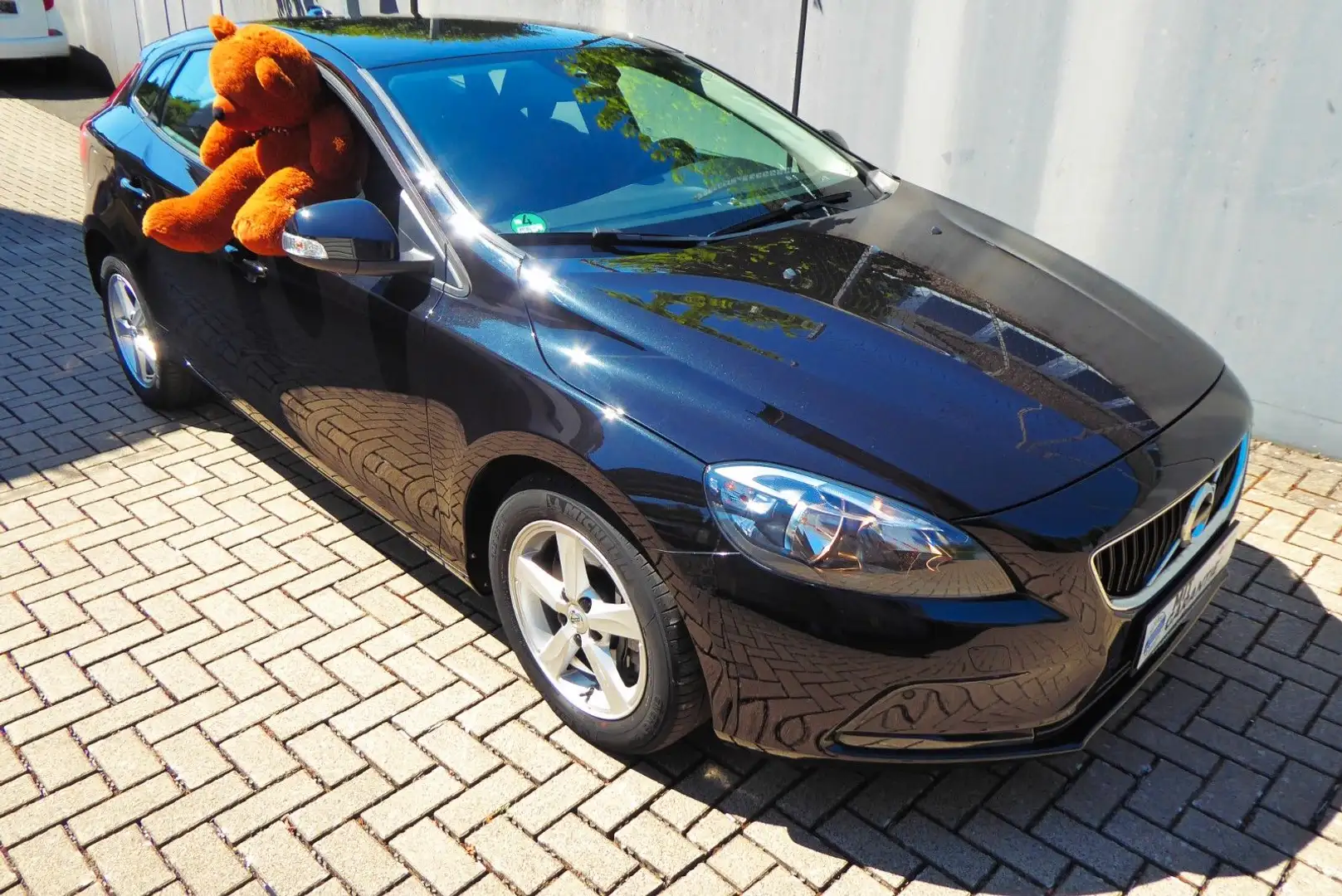 Volvo V40 Kinetic 1.Hand Scheckheft Schwarz - 1