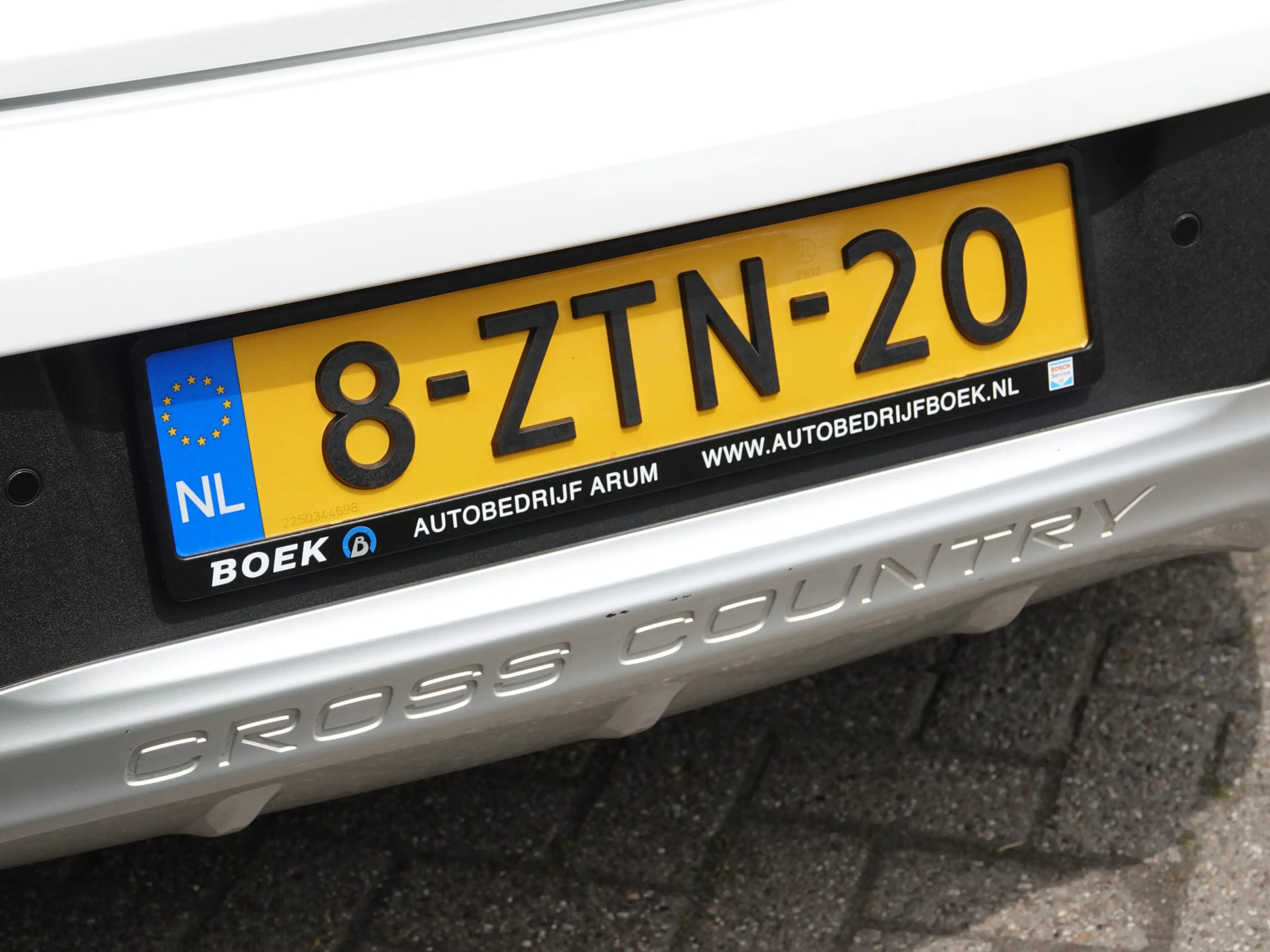 Volvo V40 Cross Country 1.6 T4 180PK Ocean Race PANO | VOL LEER | HK-AUDIO — photo 11