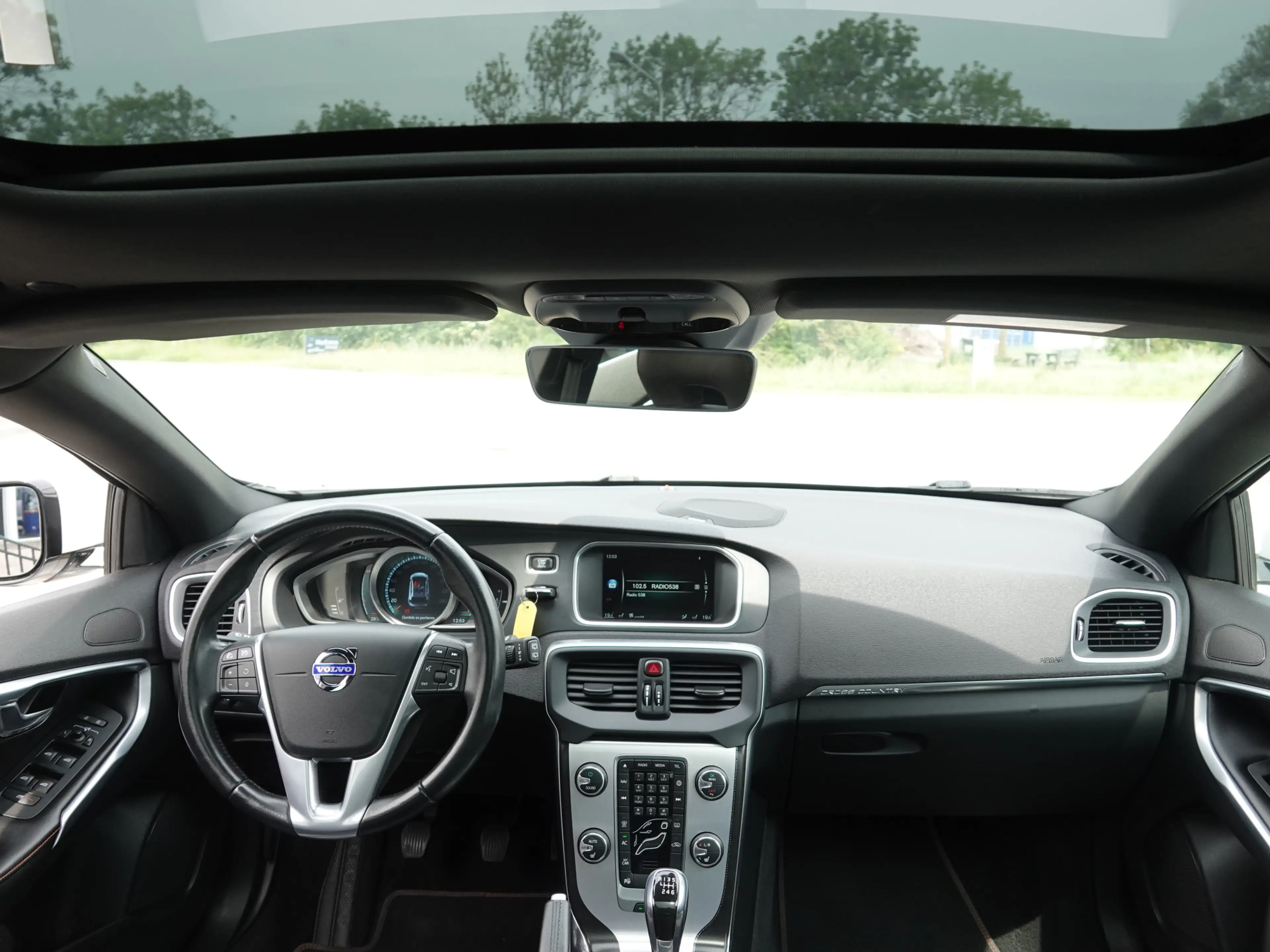 Volvo V40 Cross Country 1.6 T4 180PK Ocean Race PANO | VOL LEER | HK-AUDIO — photo 15