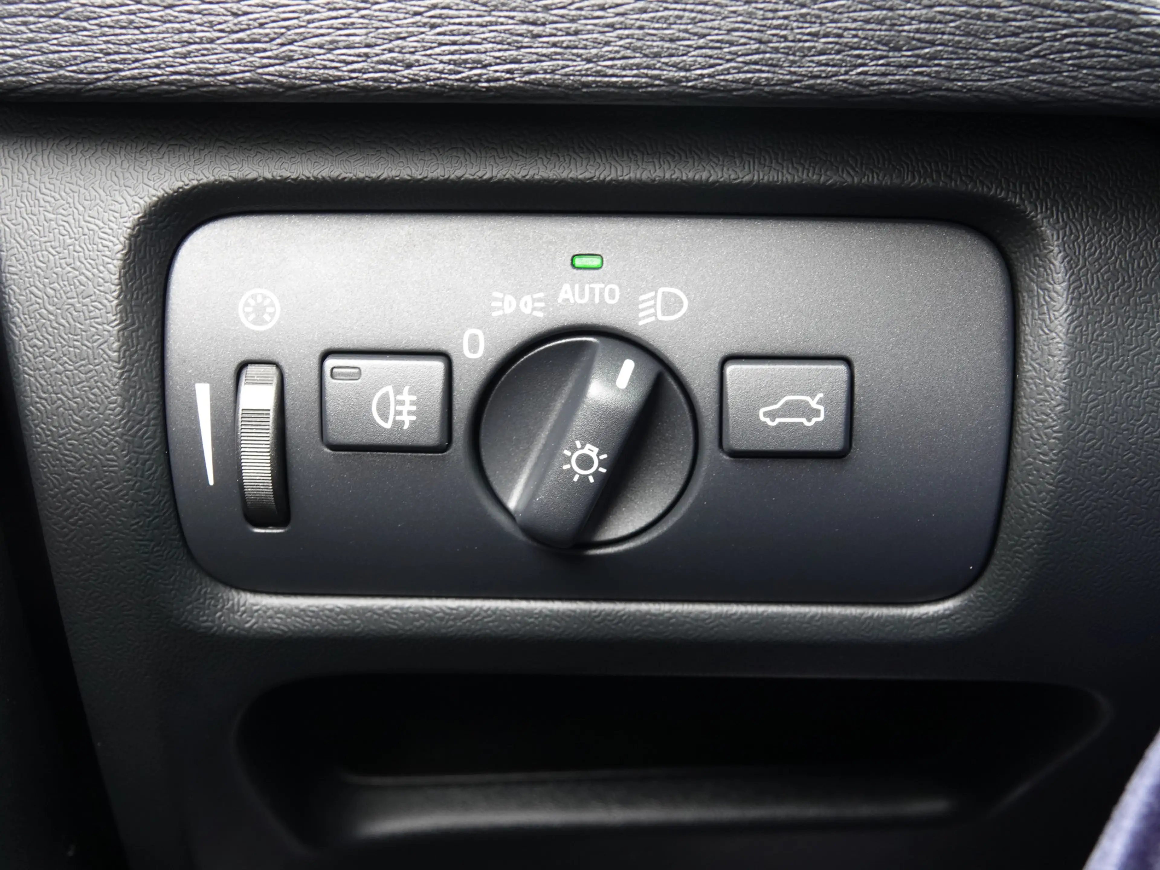 Volvo V40 Cross Country 1.6 T4 180PK Ocean Race PANO | VOL LEER | HK-AUDIO — photo 31