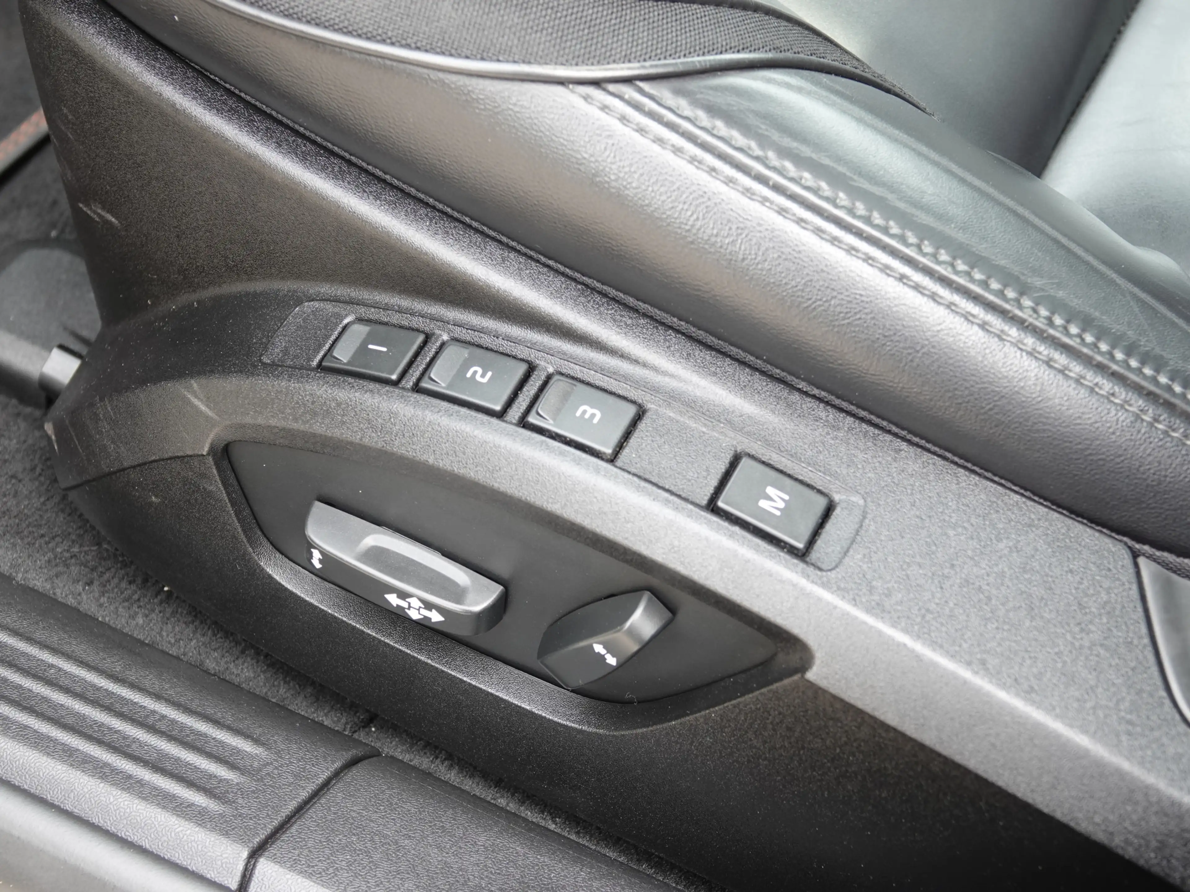 Volvo V40 Cross Country 1.6 T4 180PK Ocean Race PANO | VOL LEER | HK-AUDIO — photo 6