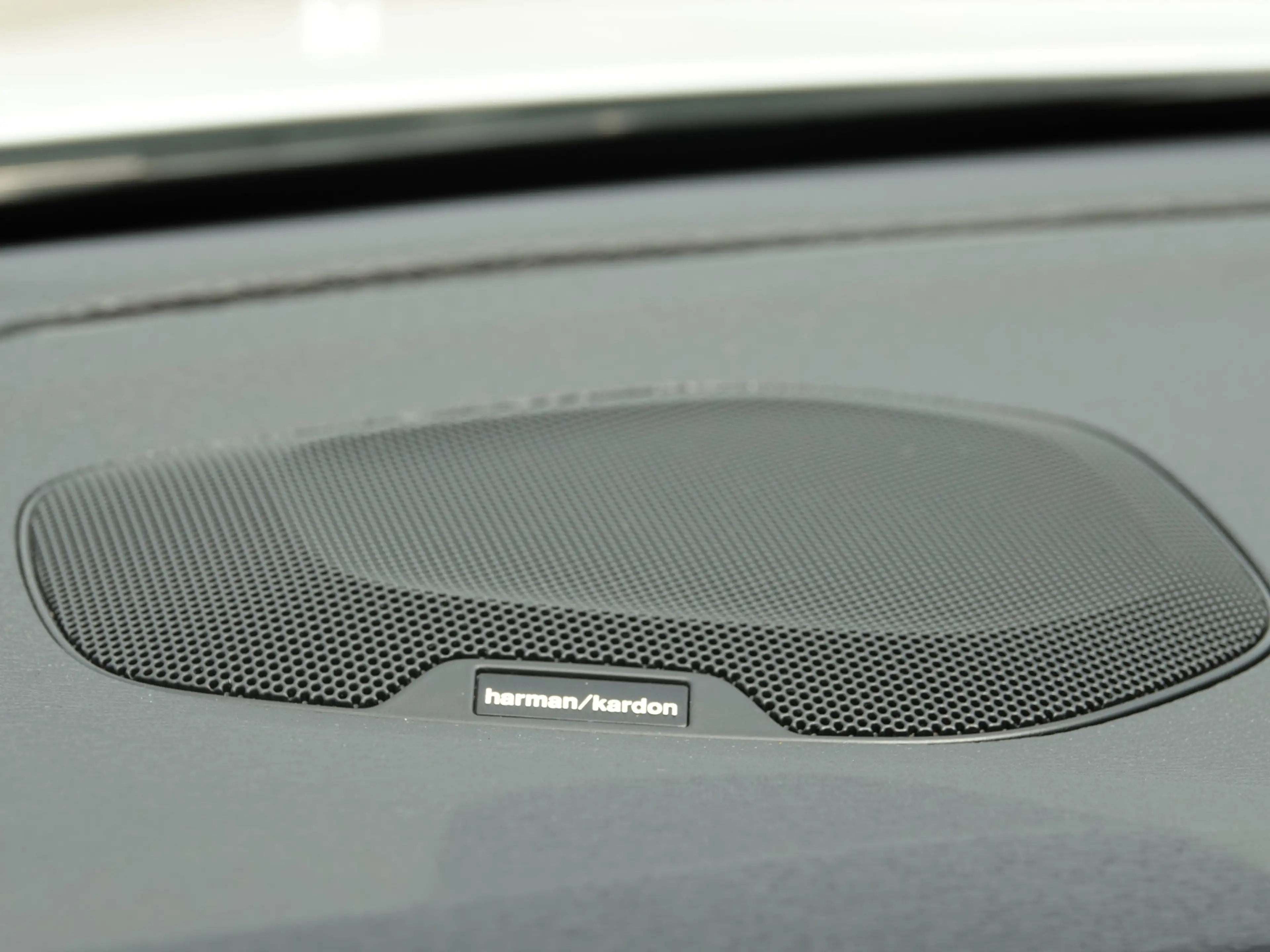 Volvo V40 Cross Country 1.6 T4 180PK Ocean Race PANO | VOL LEER | HK-AUDIO — photo 28