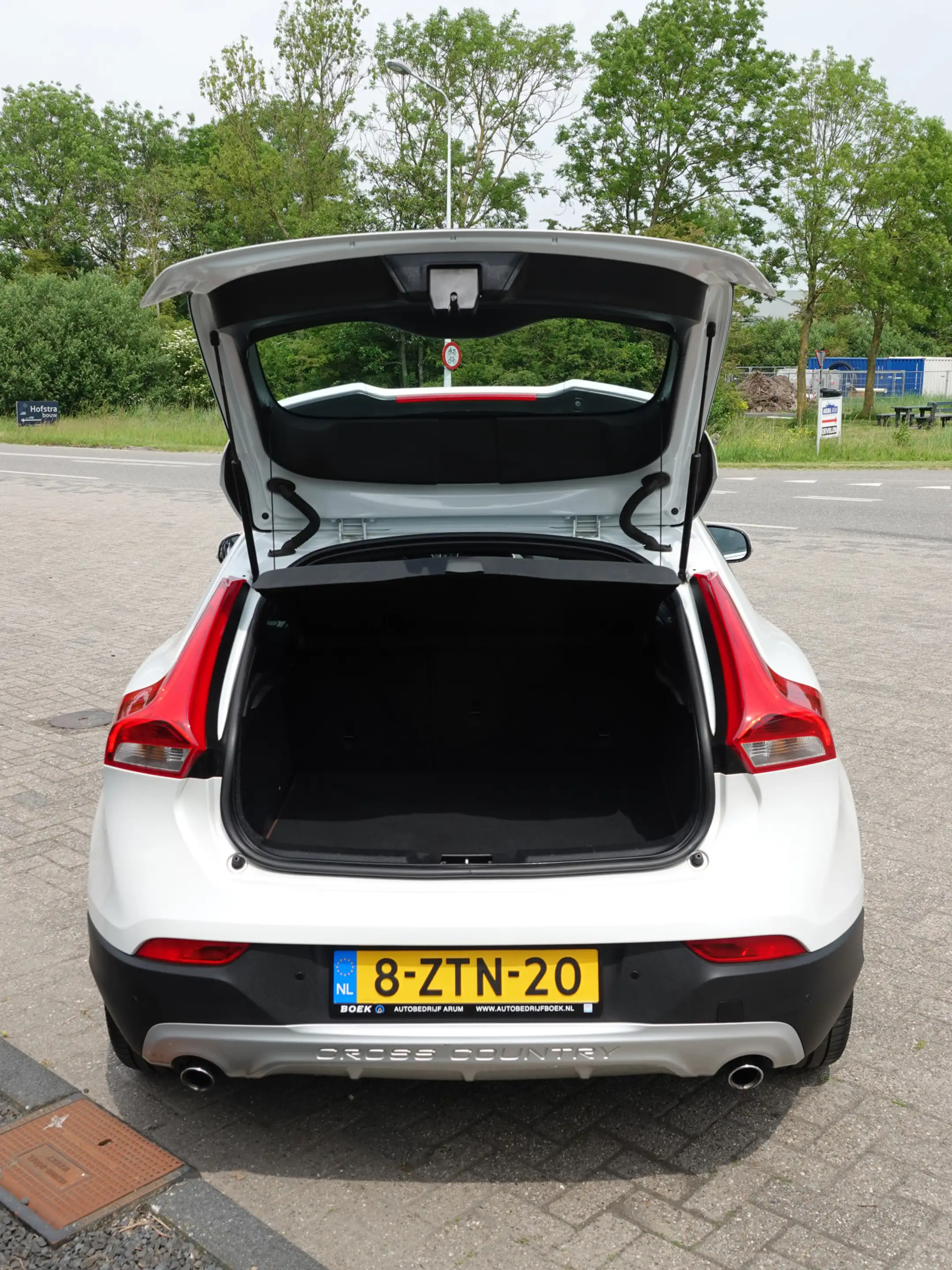 Volvo V40 Cross Country 1.6 T4 180PK Ocean Race PANO | VOL LEER | HK-AUDIO — photo 10