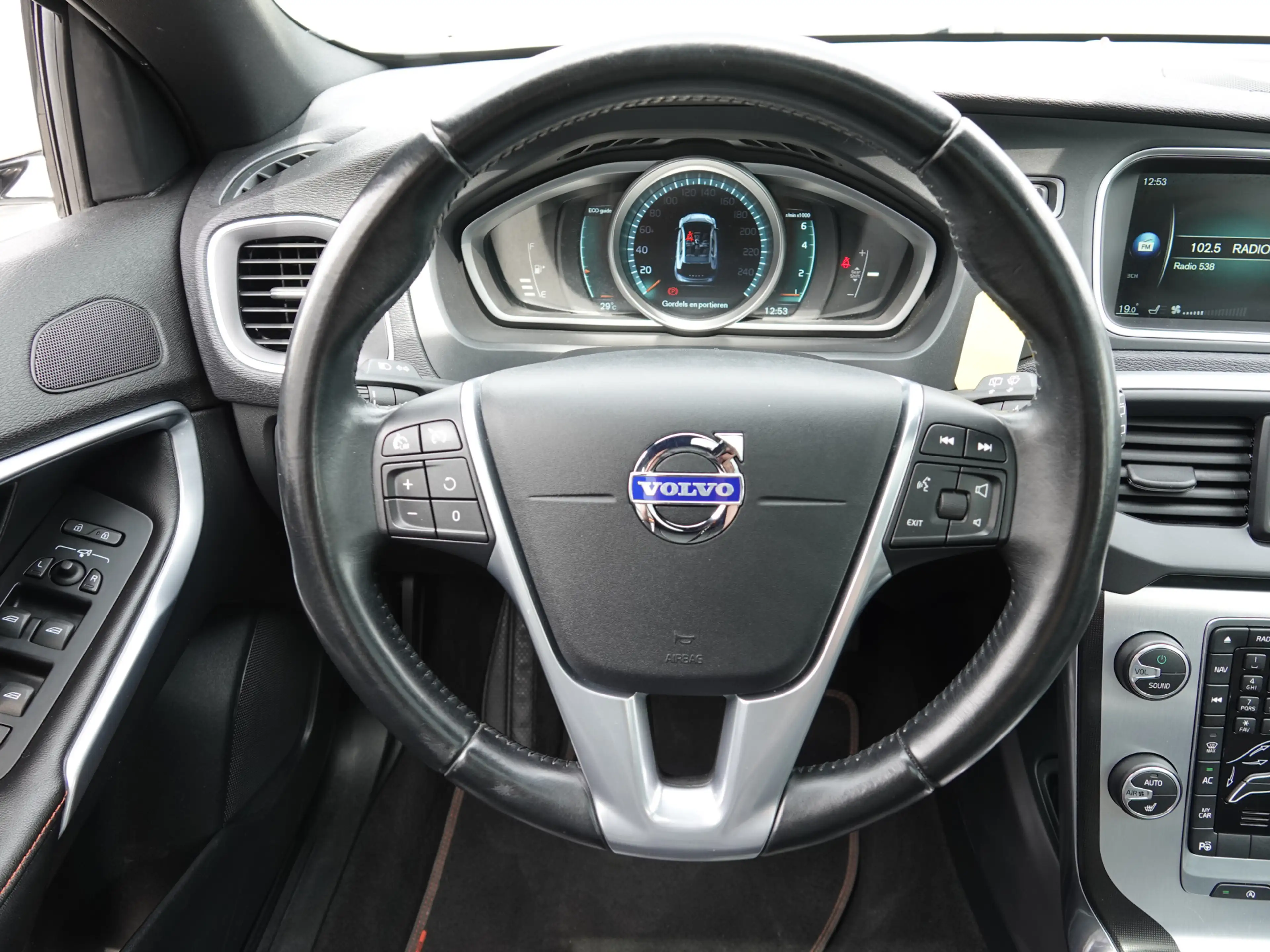Volvo V40 Cross Country 1.6 T4 180PK Ocean Race PANO | VOL LEER | HK-AUDIO — photo 25