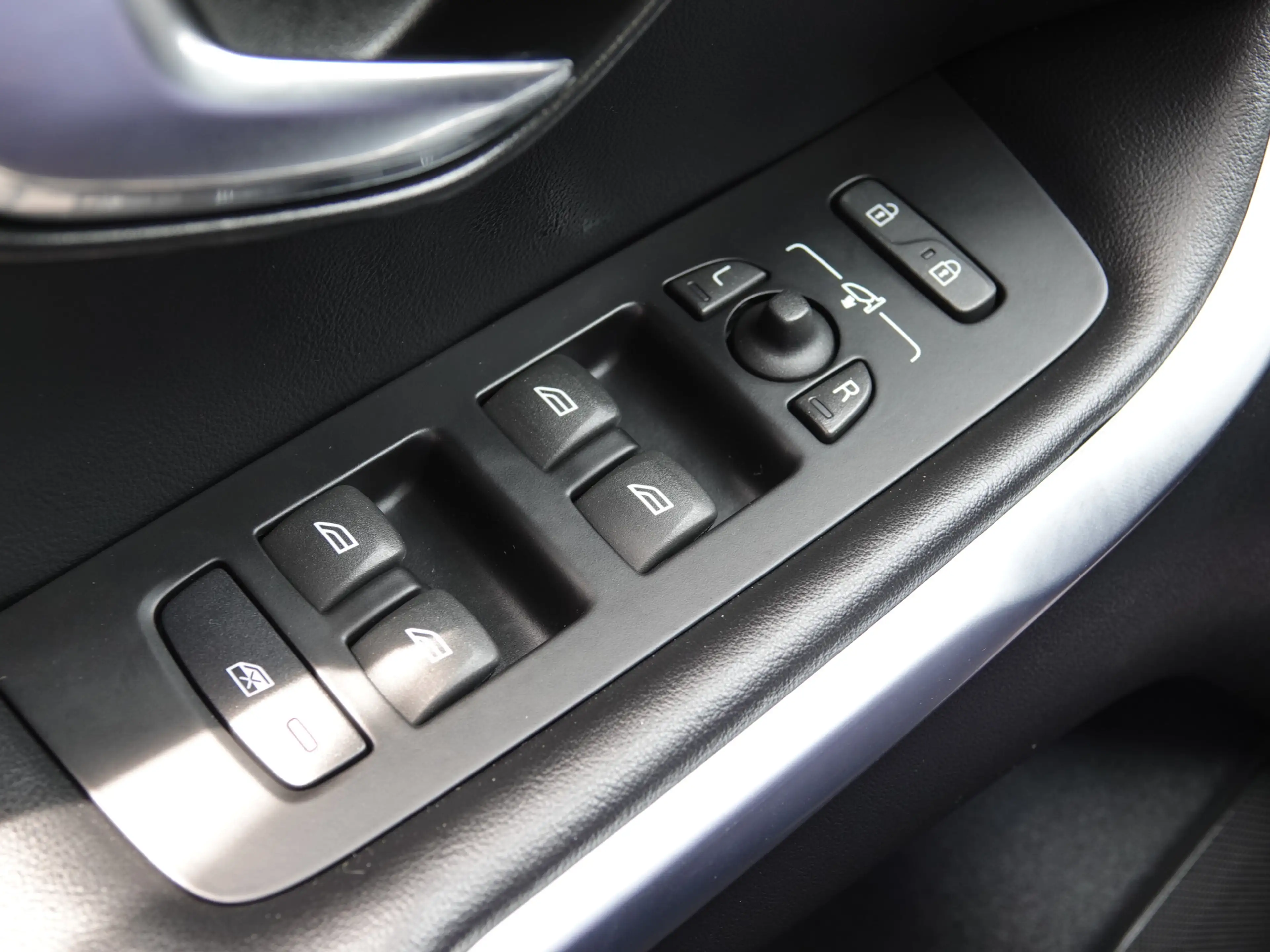 Volvo V40 Cross Country 1.6 T4 180PK Ocean Race PANO | VOL LEER | HK-AUDIO — photo 32