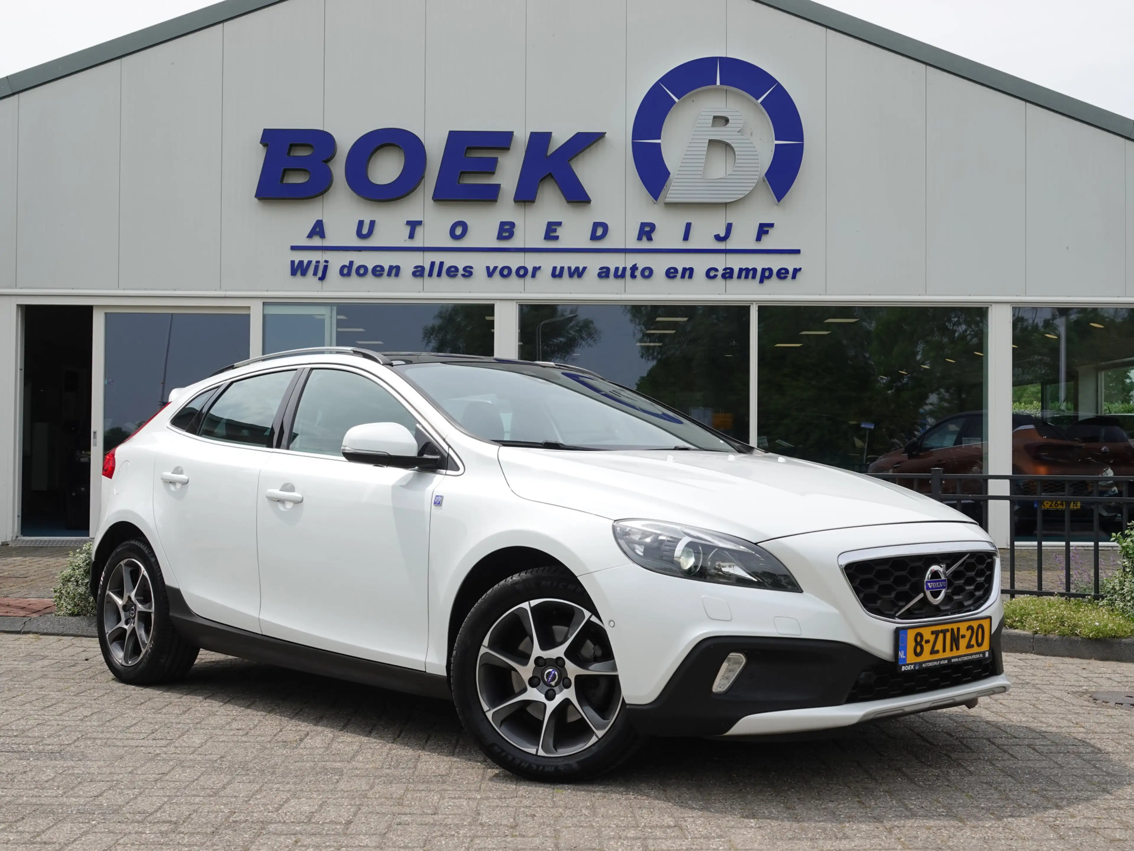 Volvo V40 Cross Country 1.6 T4 180PK Ocean Race PANO | VOL LEER | HK-AUDIO