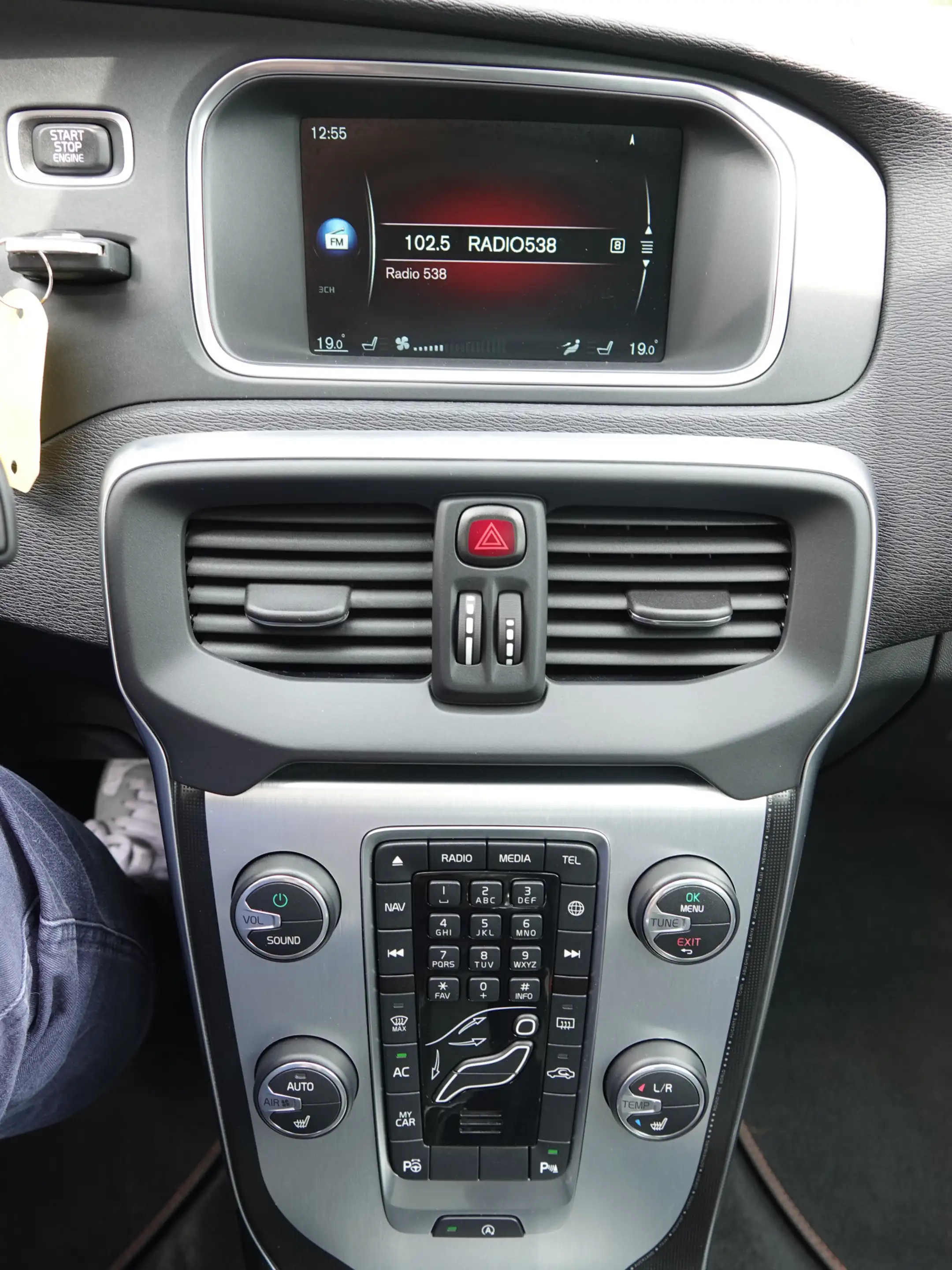 Volvo V40 Cross Country 1.6 T4 180PK Ocean Race PANO | VOL LEER | HK-AUDIO — photo 17