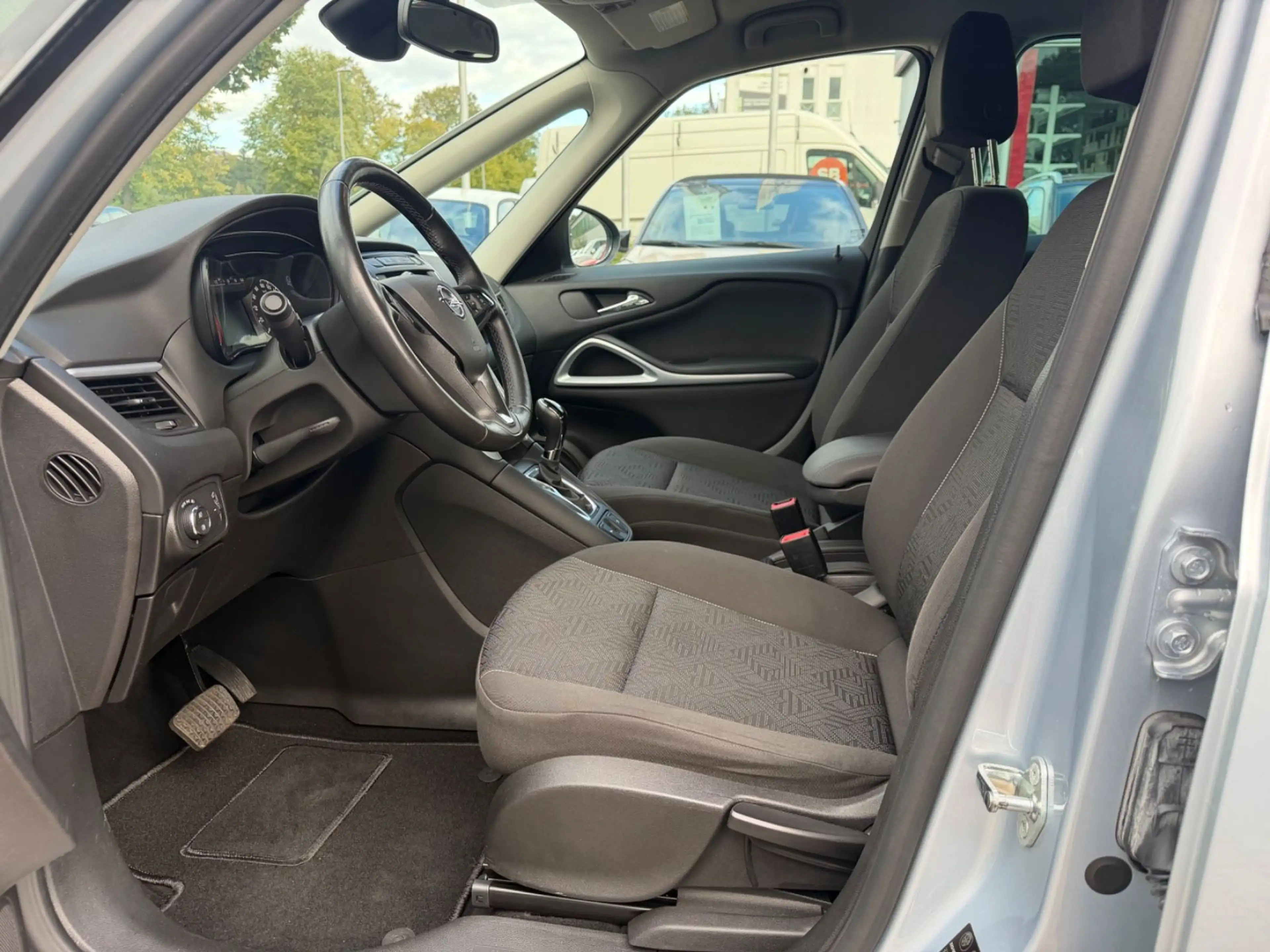 Opel Zafira C ON — photo 12