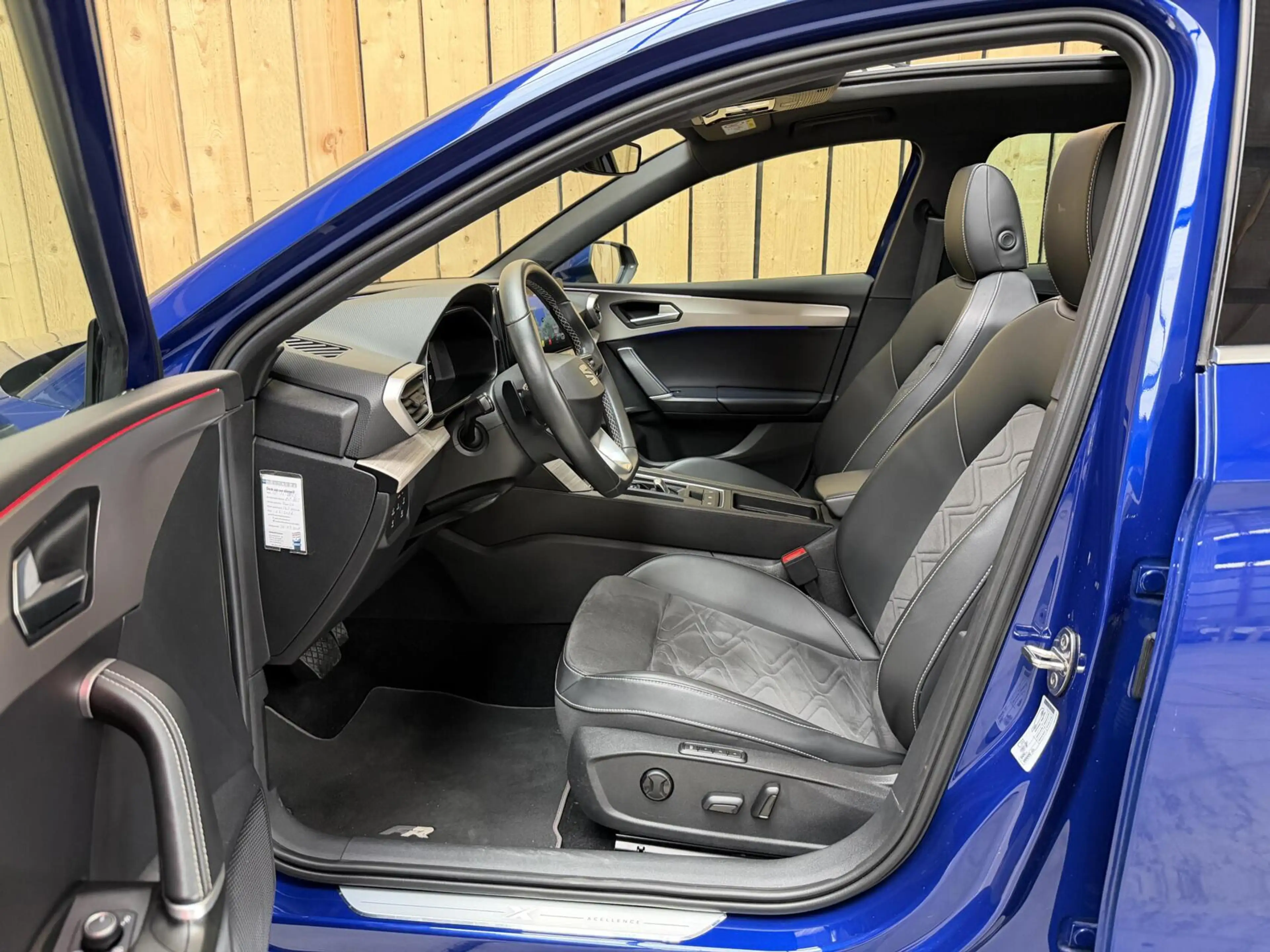SEAT Leon e-Hybrid Sportstourer 1.4 TSI eHybrid PHEV Xcellence Apple — photo 8