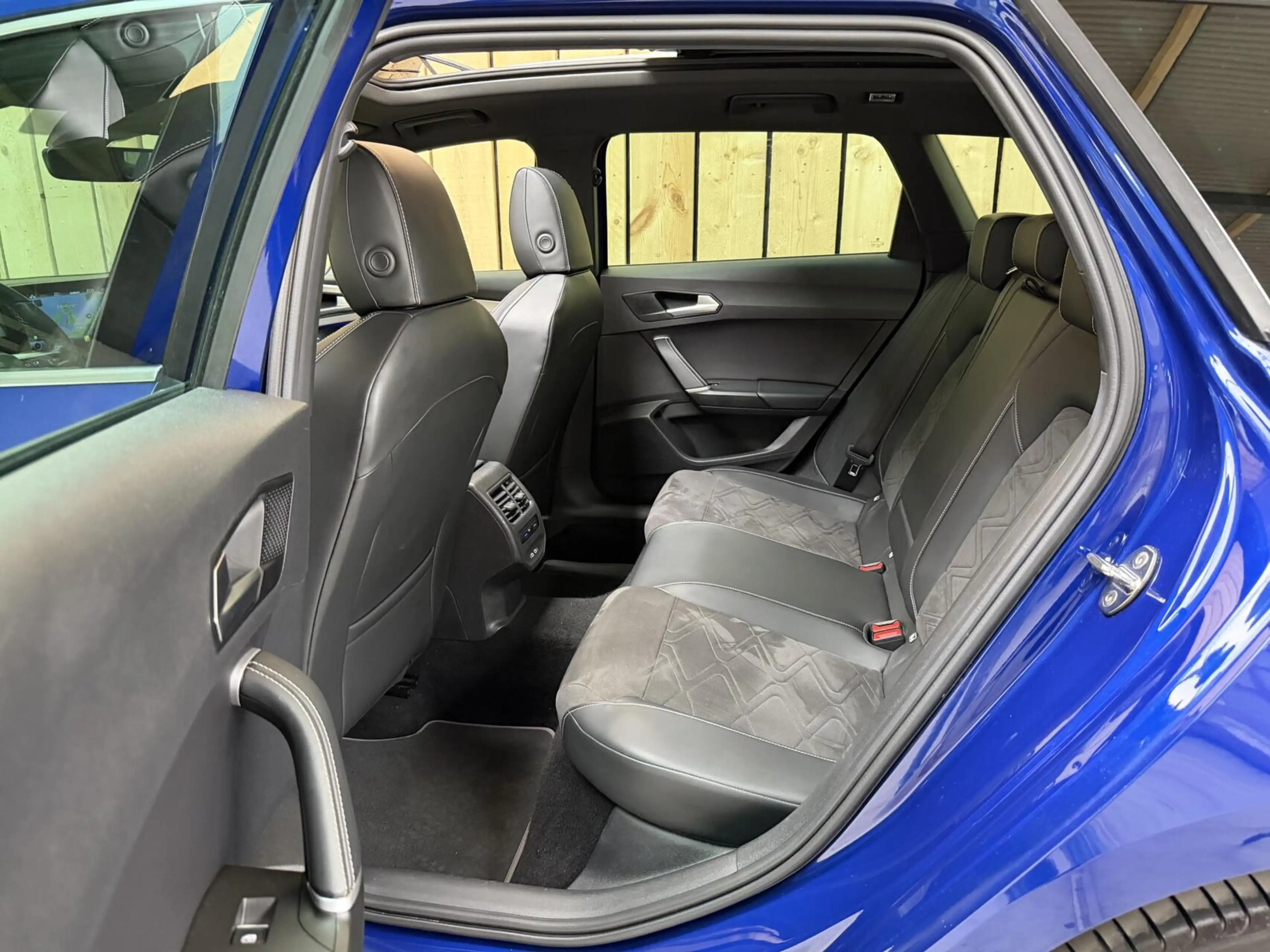 SEAT Leon e-Hybrid Sportstourer 1.4 TSI eHybrid PHEV Xcellence Apple — photo 12