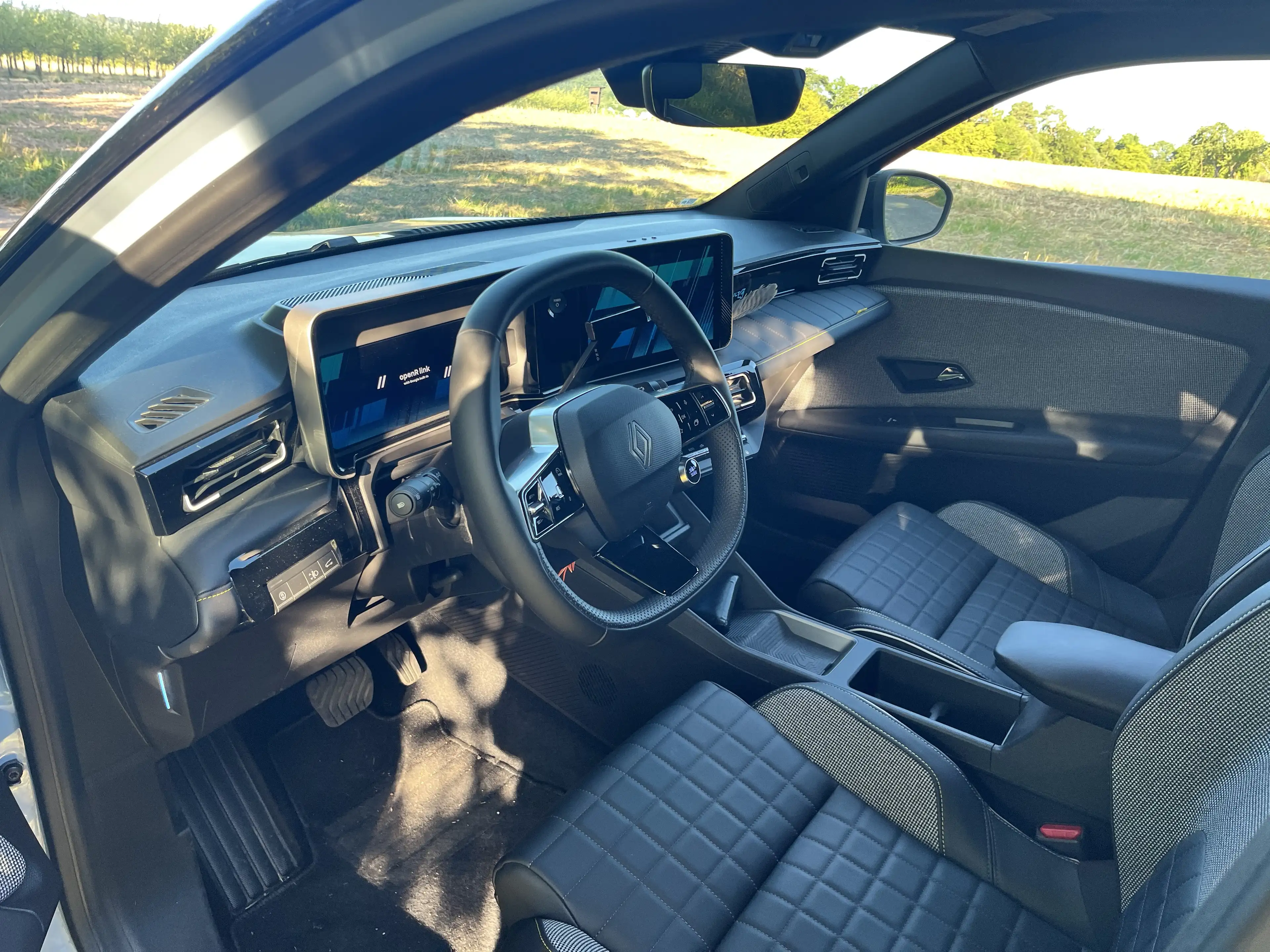 Renault R 4 R 4 E-Tech Iconic 150 Comfort Range — photo 6