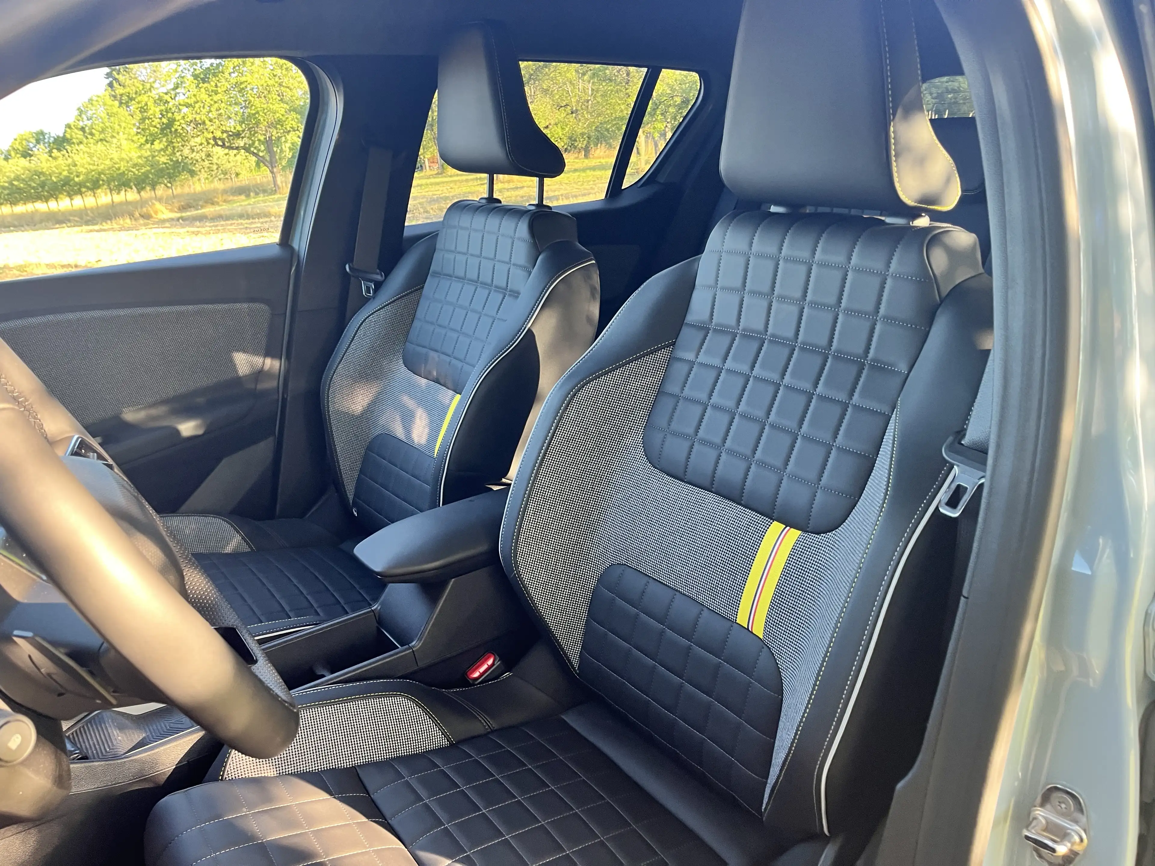 Renault R 4 R 4 E-Tech Iconic 150 Comfort Range — photo 7