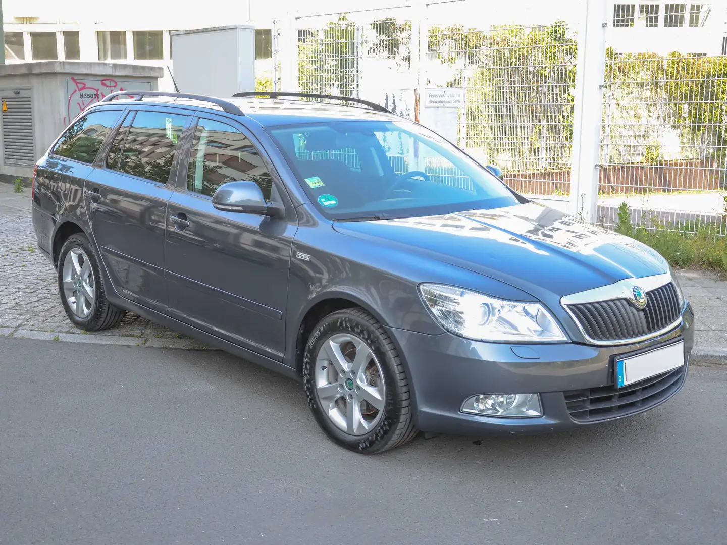 Skoda Octavia Combi 1.8 TSI FAMILY Grau - 1