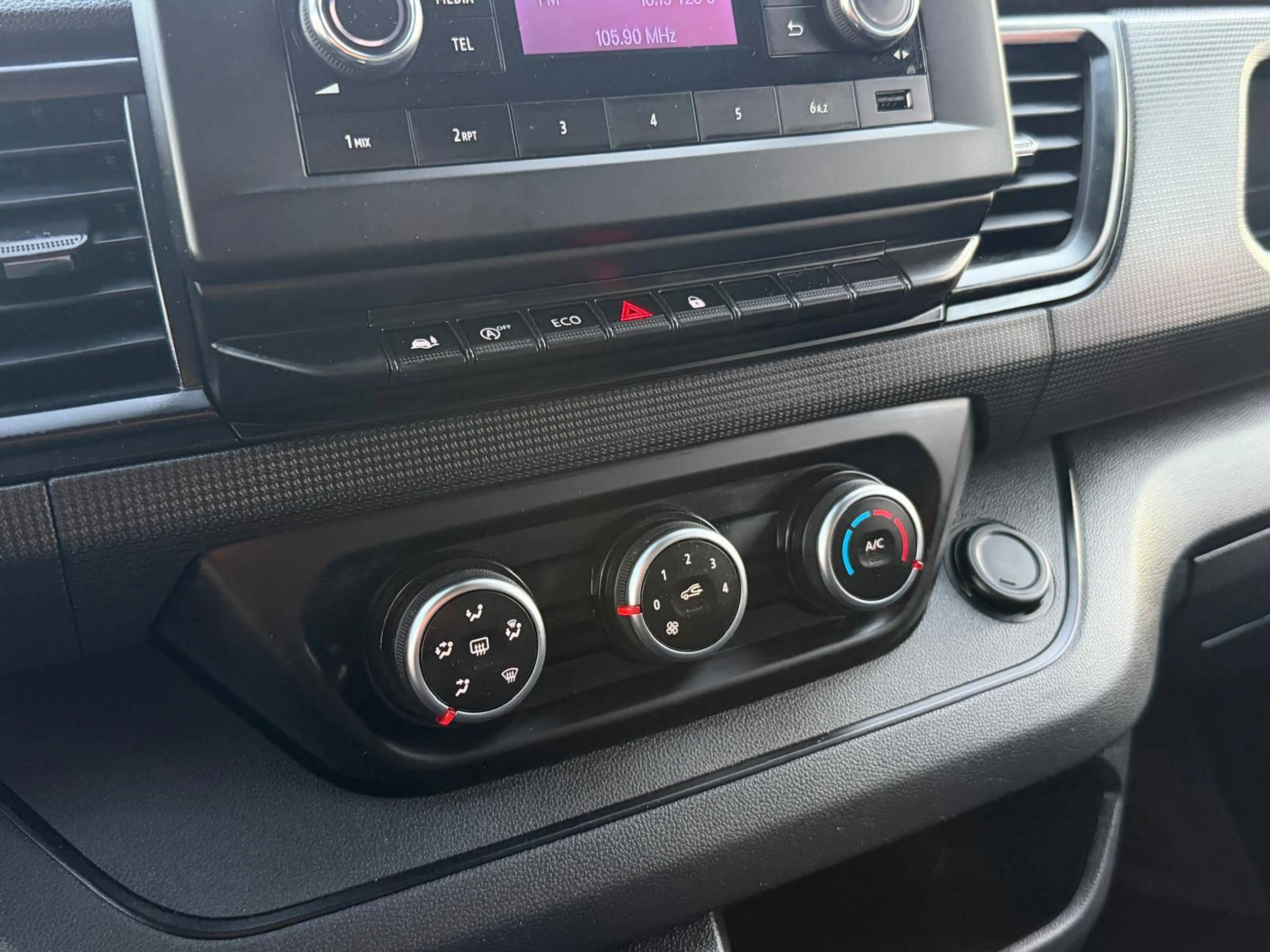 Renault Trafic L2H1 | LED | 2.0 Liter | — photo 15