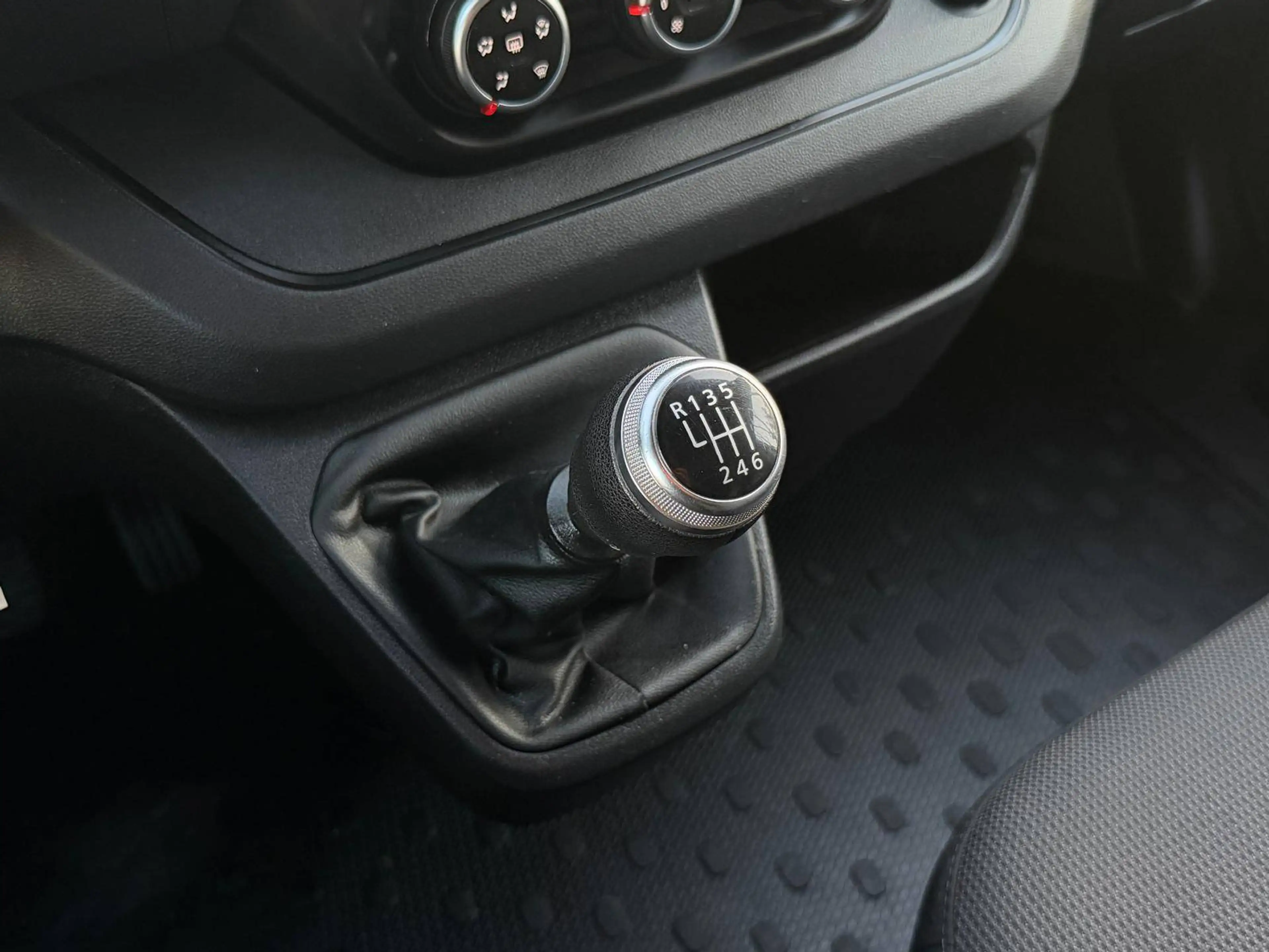 Renault Trafic L2H1 | LED | 2.0 Liter | — photo 14