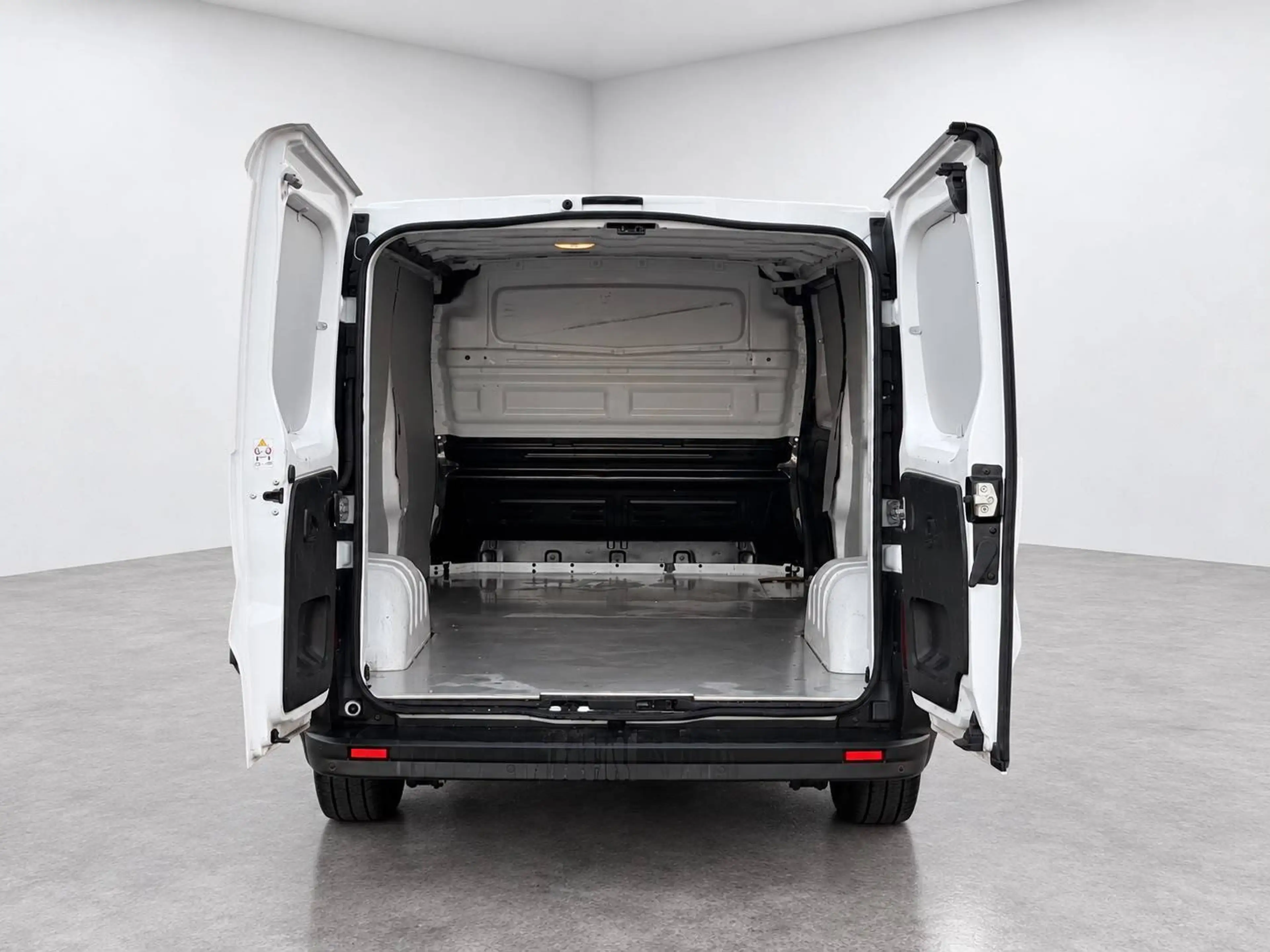 Renault Trafic L2H1 | LED | 2.0 Liter | — photo 8