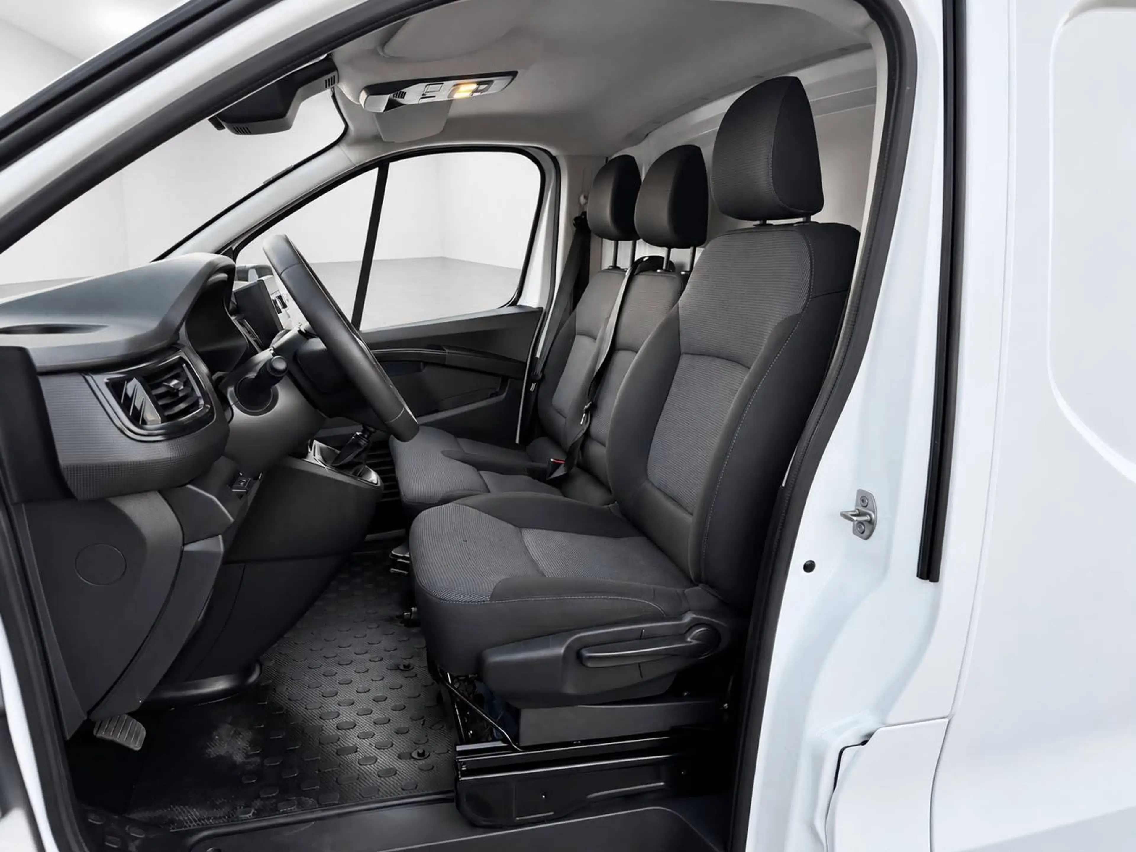 Renault Trafic L2H1 | LED | 2.0 Liter | — photo 11