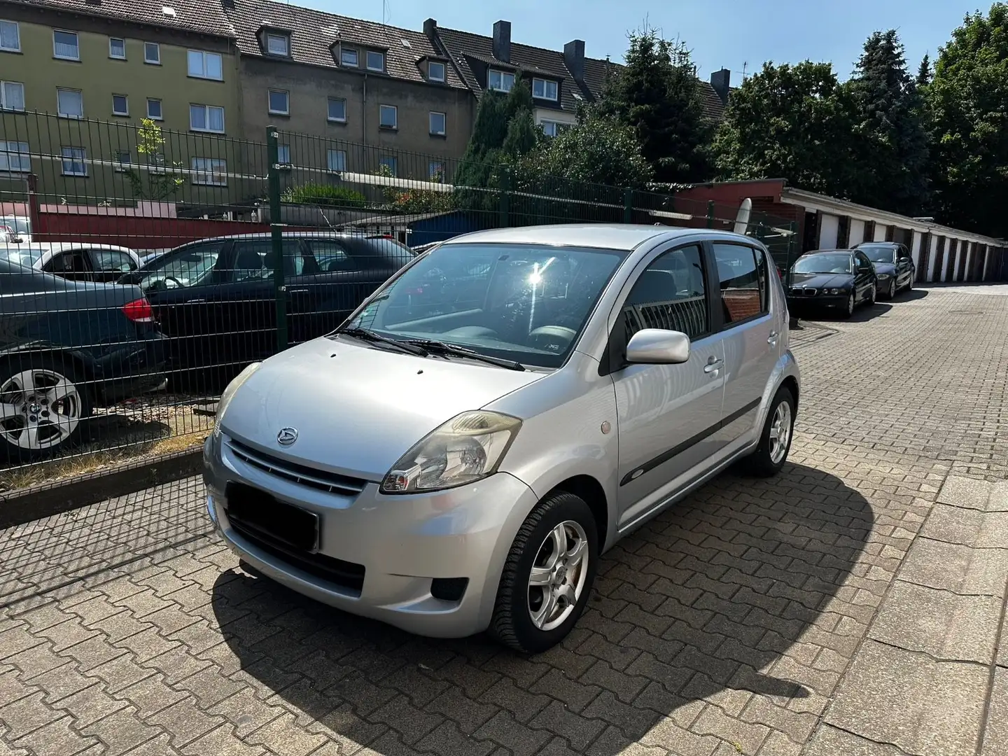 Daihatsu Sirion 1.5 S TÜV NEU*2.HAND* KLIMA Silber - 1