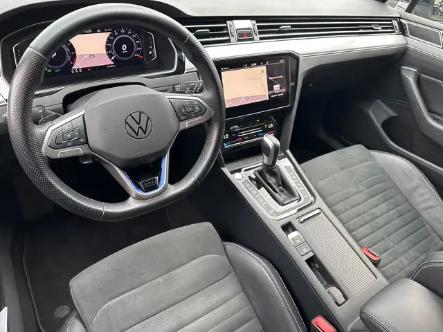 Volkswagen Passat view 14
