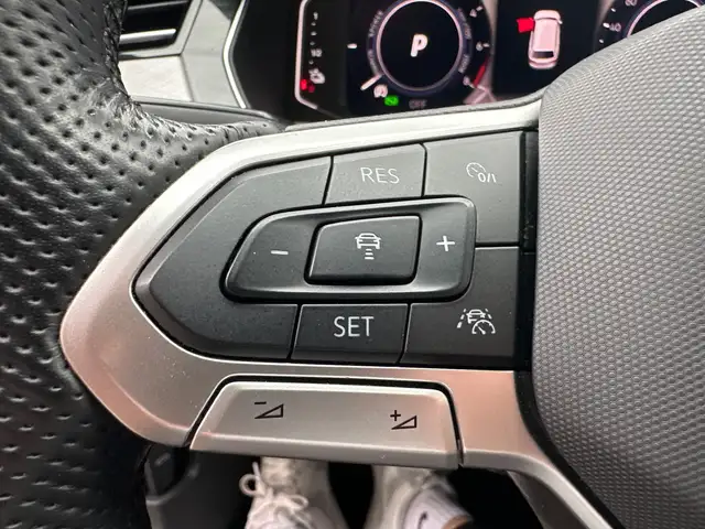 Volkswagen Passat view 11
