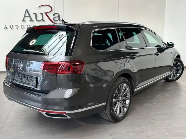 Volkswagen Passat view 4