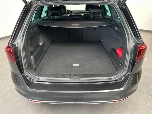 Volkswagen Passat view 6