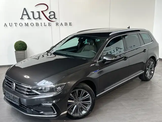 Volkswagen Passat view 2