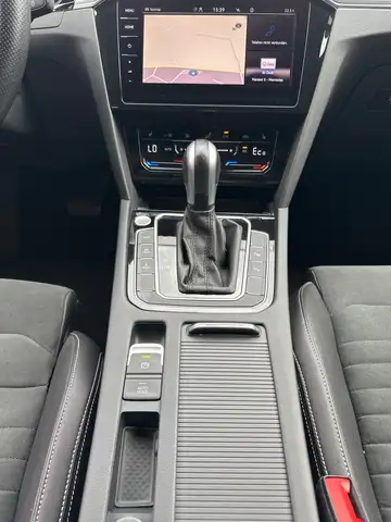 Volkswagen Passat view 17