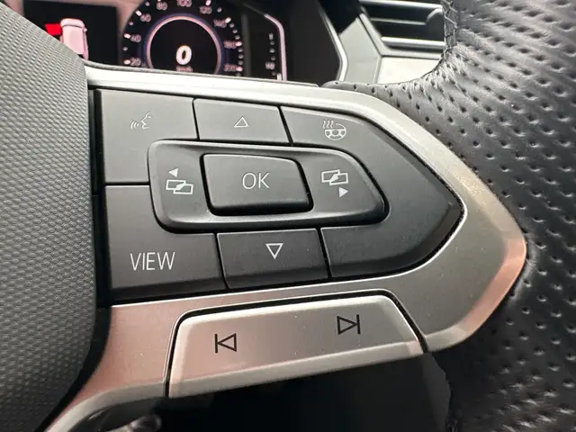 Volkswagen Passat view 12