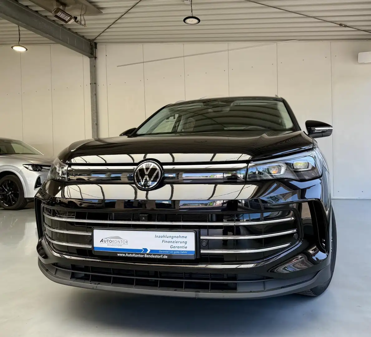Volkswagen Tiguan Elegance Autom., *Matrix *Navi *Kamera *AHK Schwarz - 1