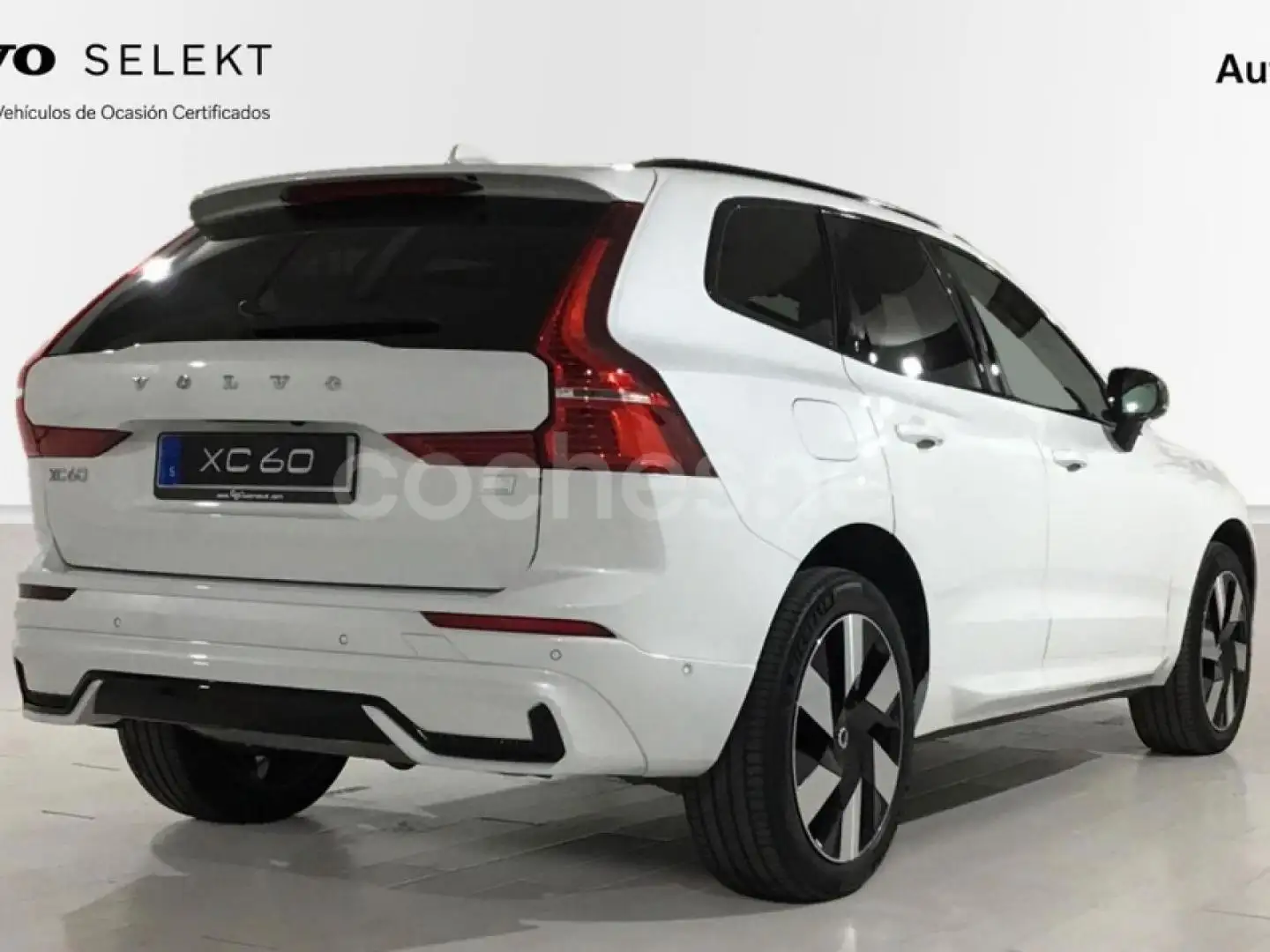 Volvo XC60 PLUS DARK Weiß - 2