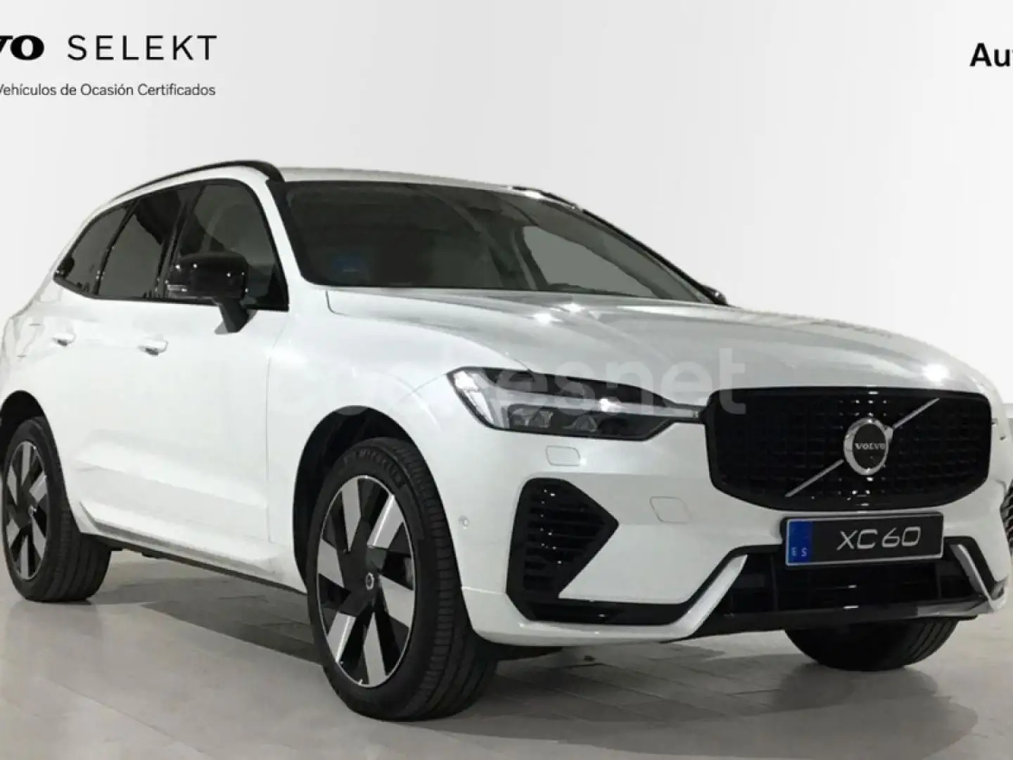 Volvo XC60 PLUS DARK Weiß - 1