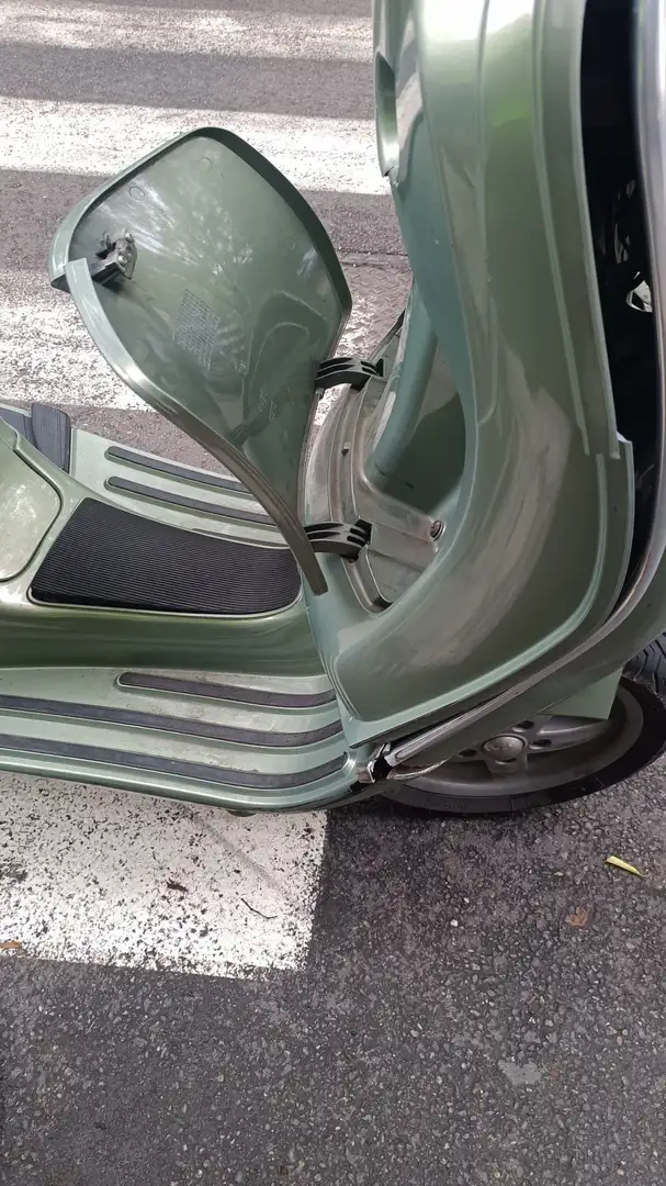Vespa LX 125 Portofino Verde - 2