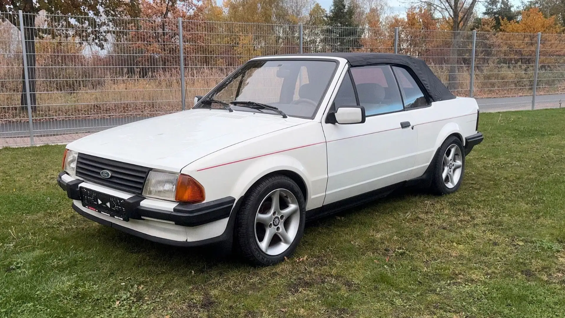 Ford Escort 1.6 ALD Cabrio Weiß - 1